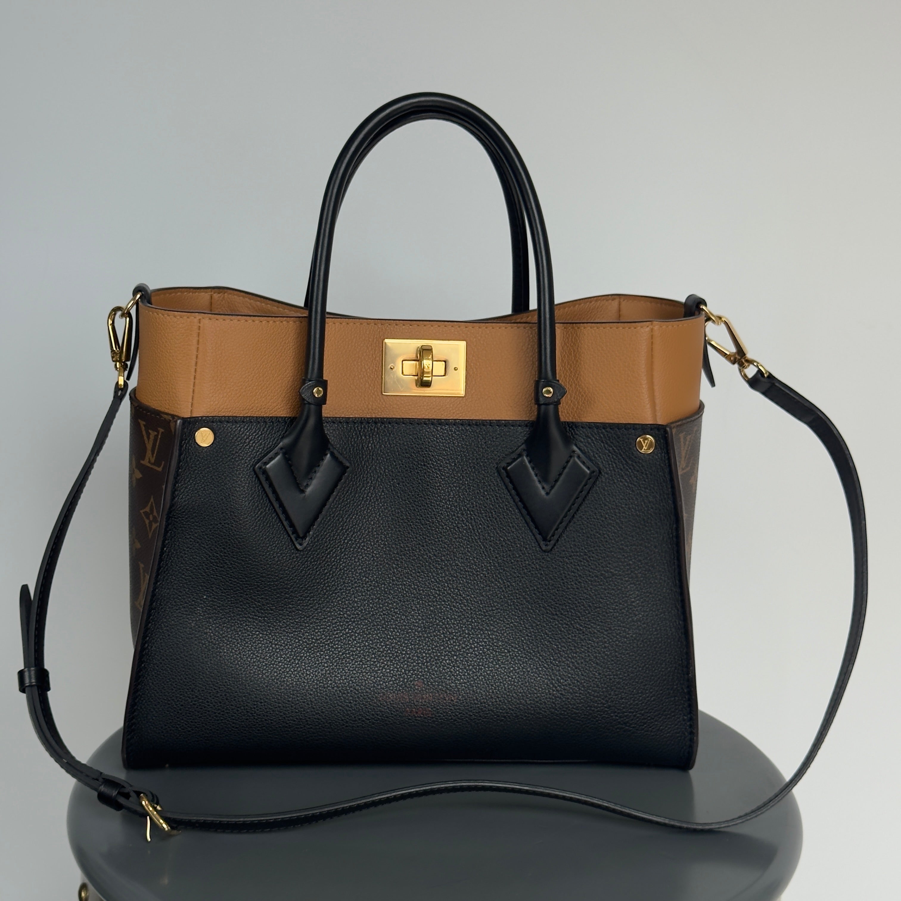 Louis Vuitton On My Side MM - Queen May