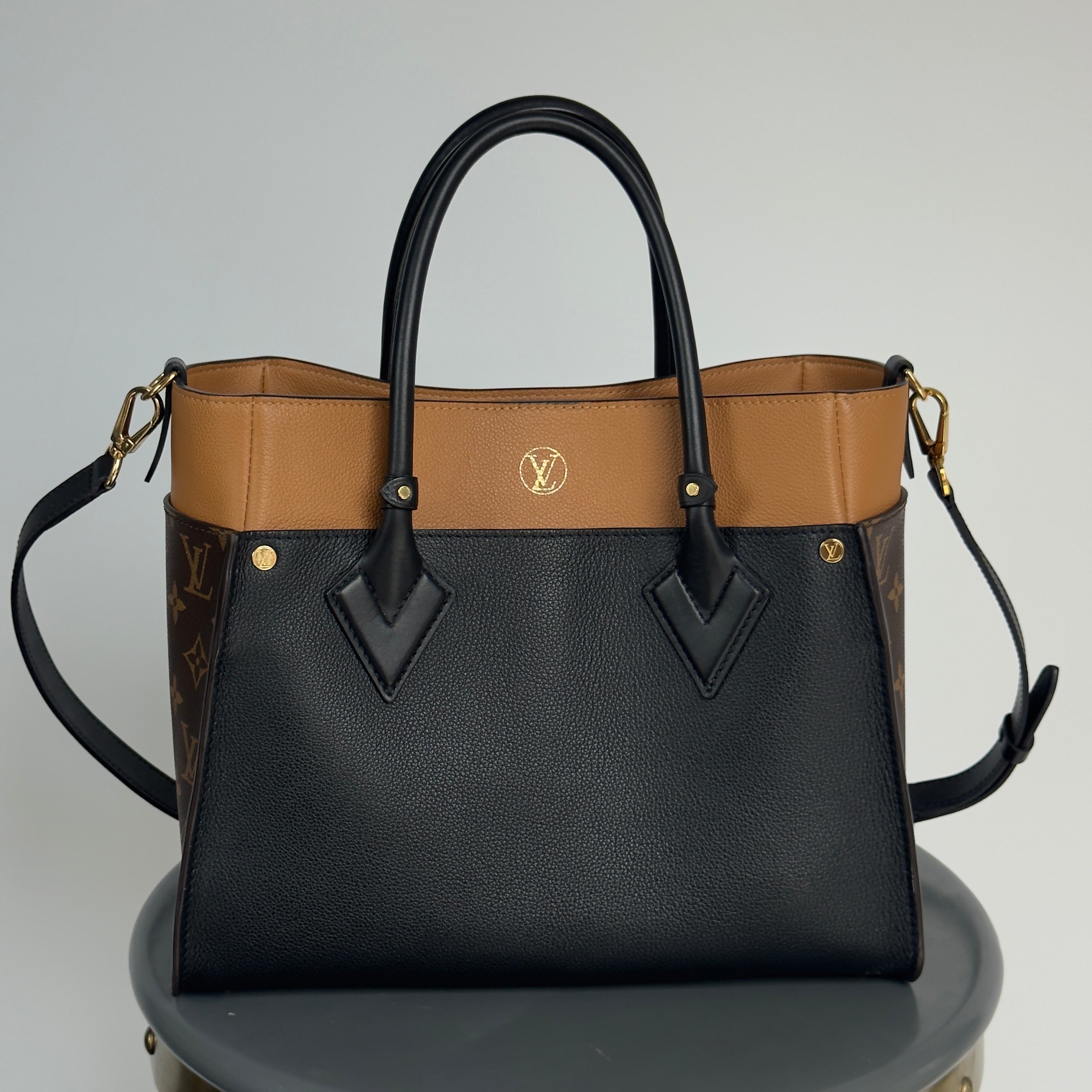 Louis Vuitton On My Side MM - Queen May