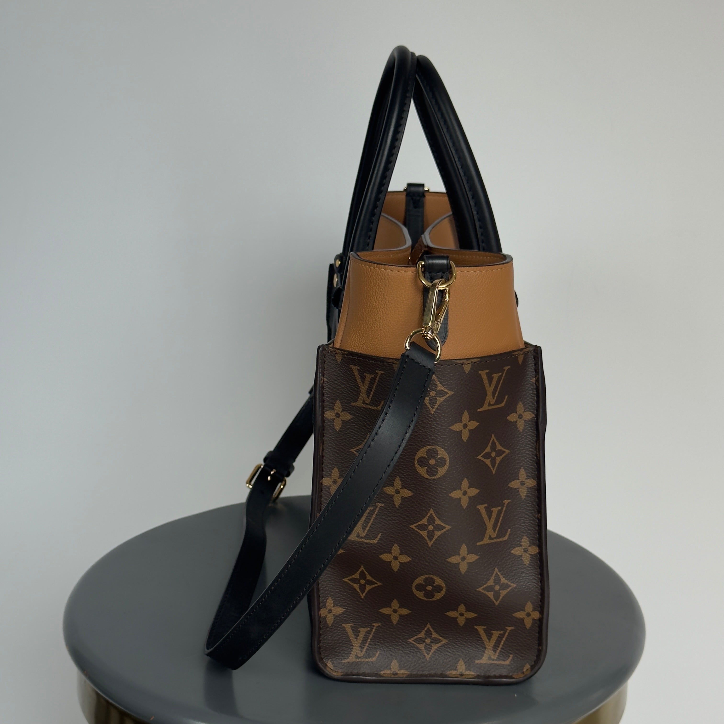 Louis Vuitton On My Side MM - Queen May