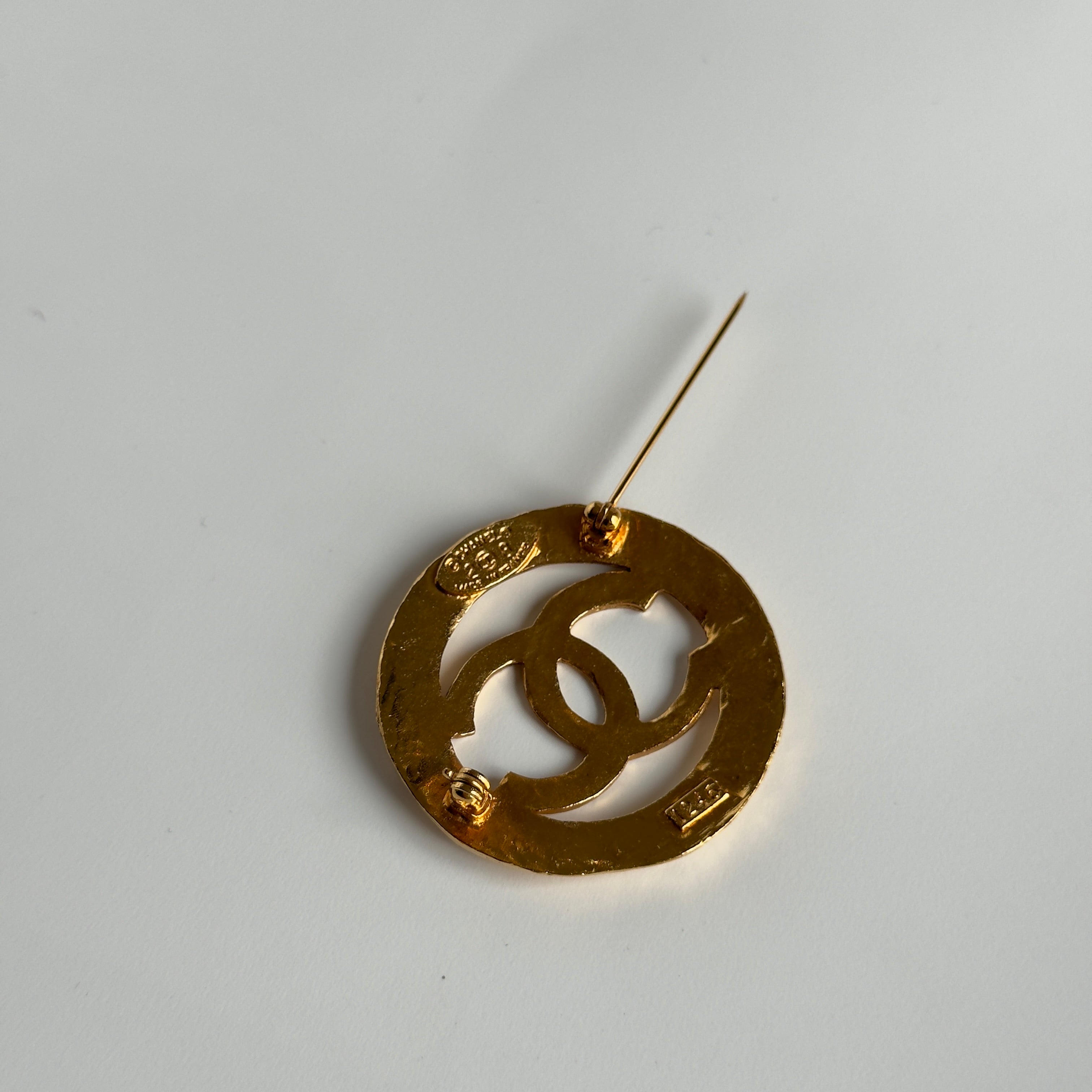 Vintage Chanel Round Gold Plated Brooch - Queen May