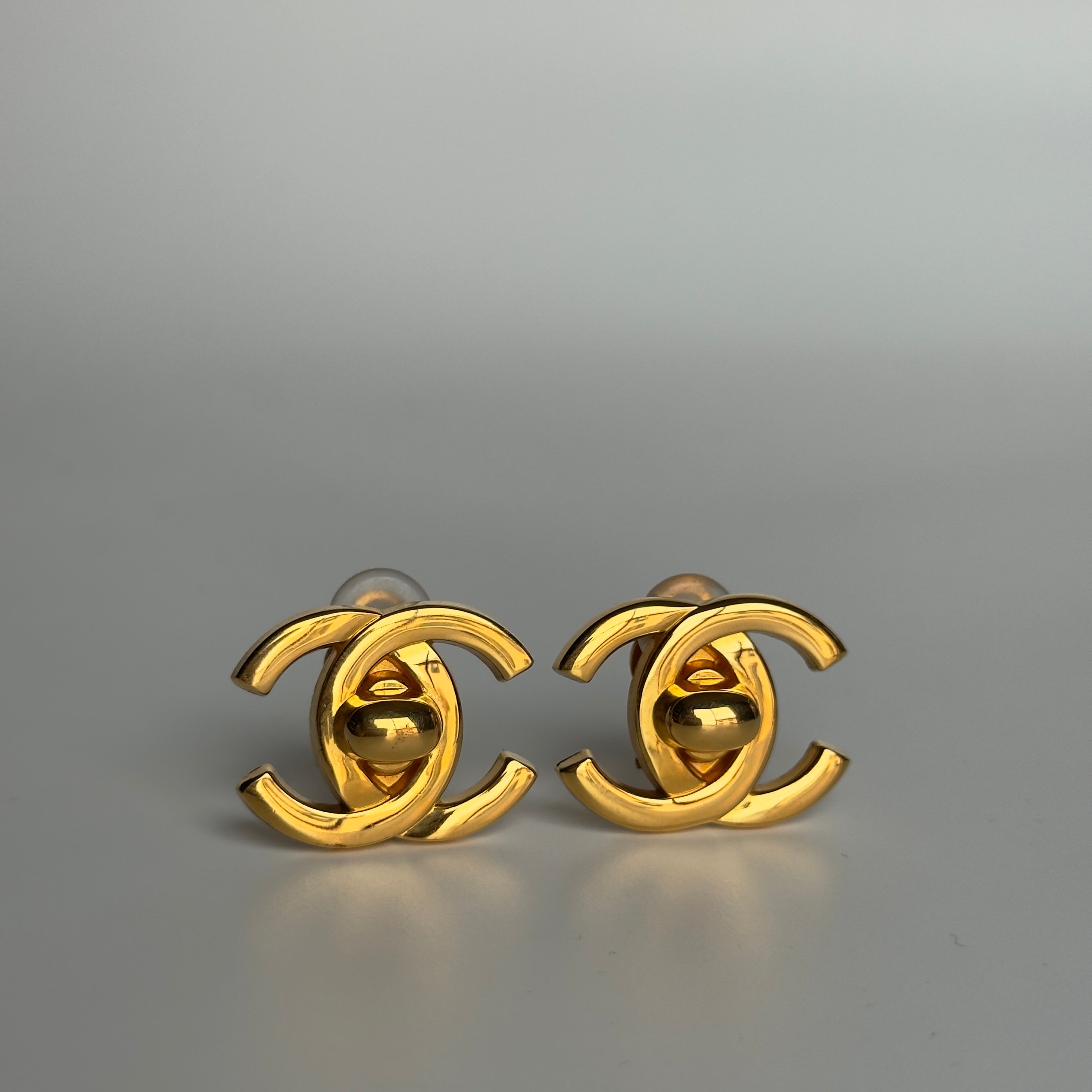 Chanel 1996 CC Turnlock Clip On Earrings - Queen May