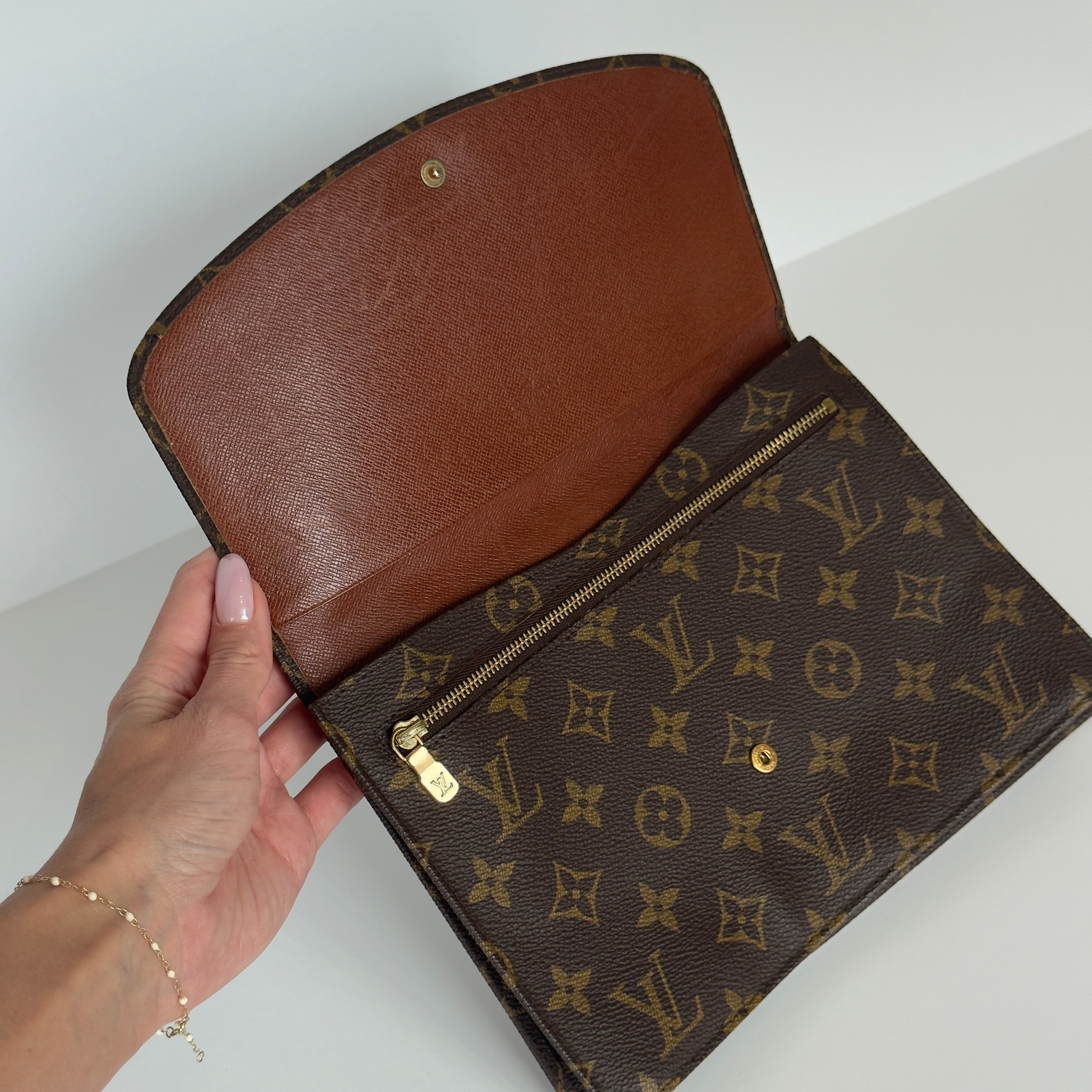 Louis Vuitton Rabat 23 - Queen May