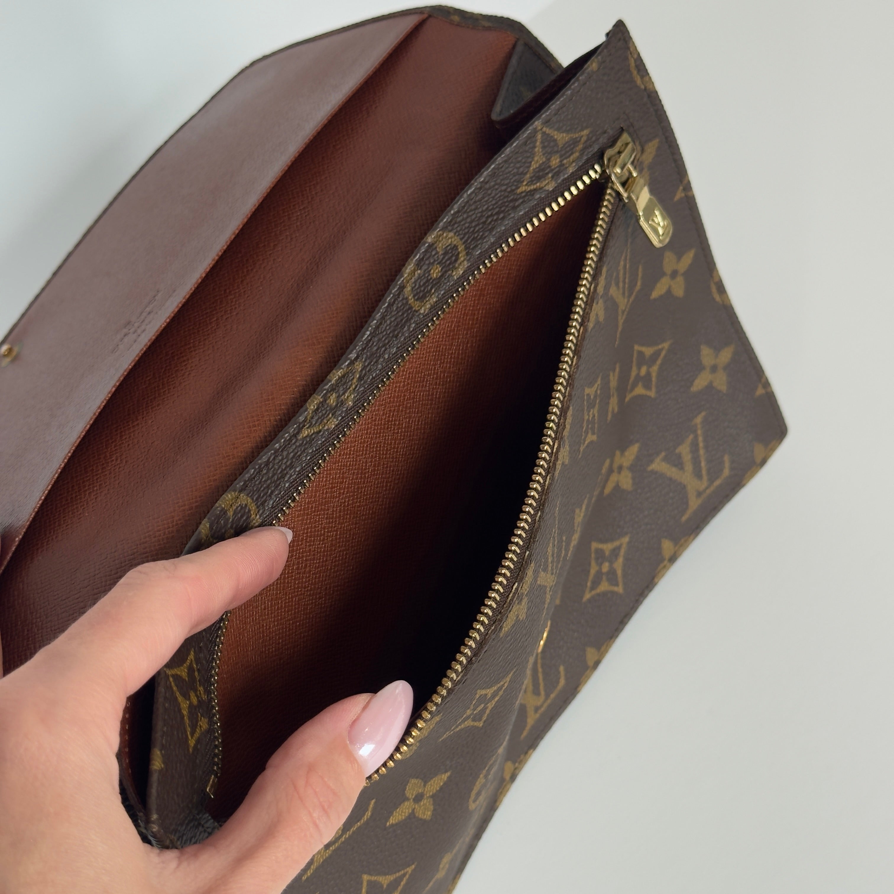 Louis Vuitton Rabat 23 - Queen May