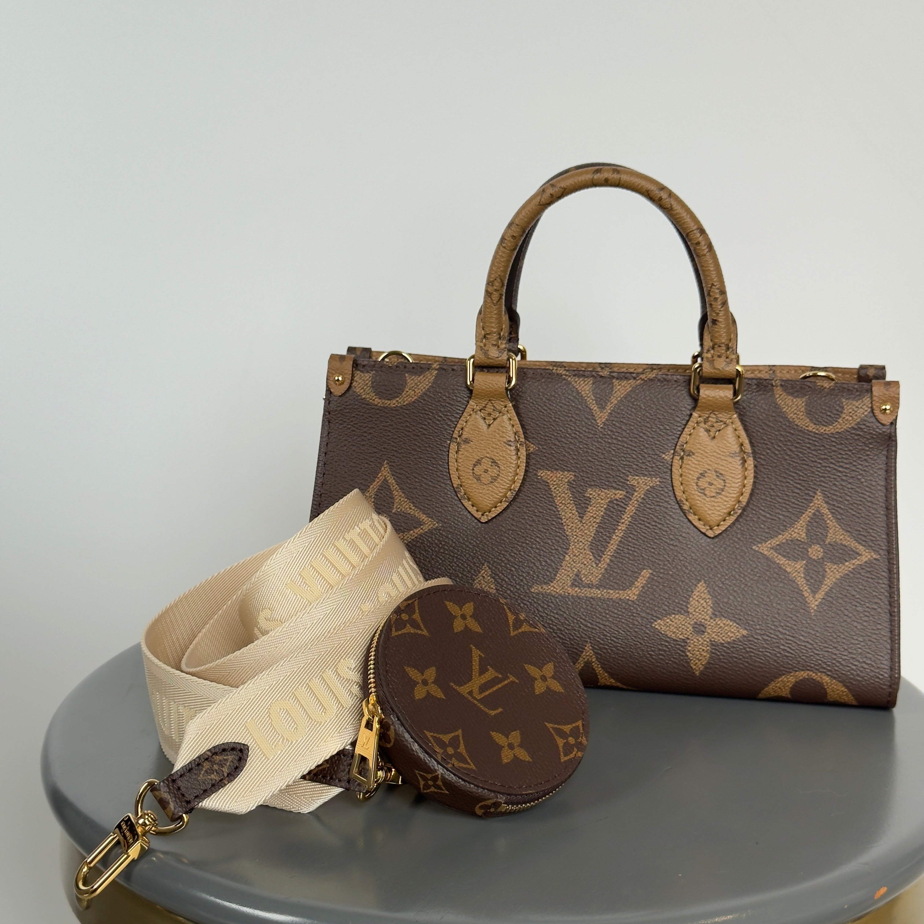 Louis Vuitton Monogram On The Go East To West - Queen May