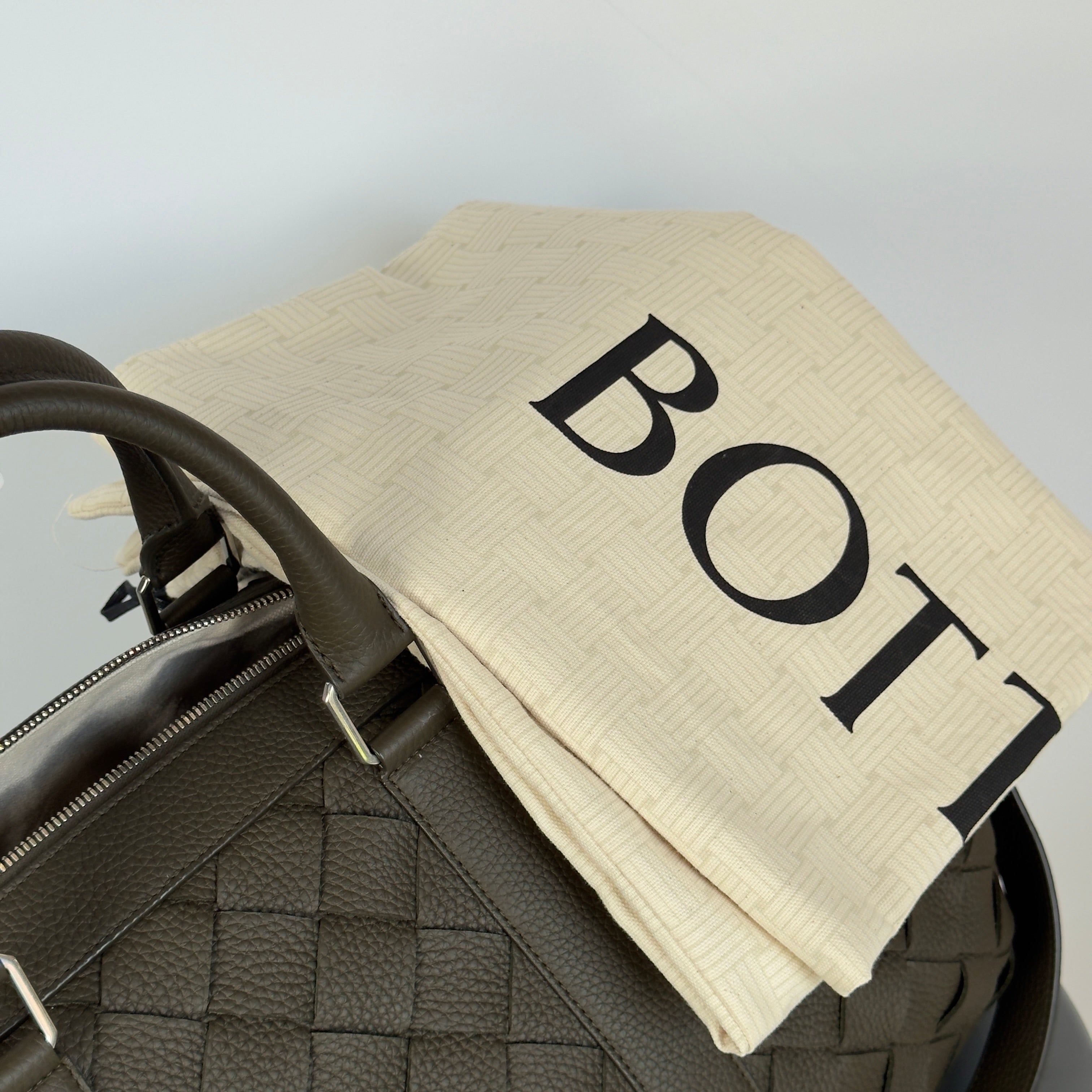 Bottega Veneta Mens Intrecciato Grained Leather Duffel Bag - Queen May