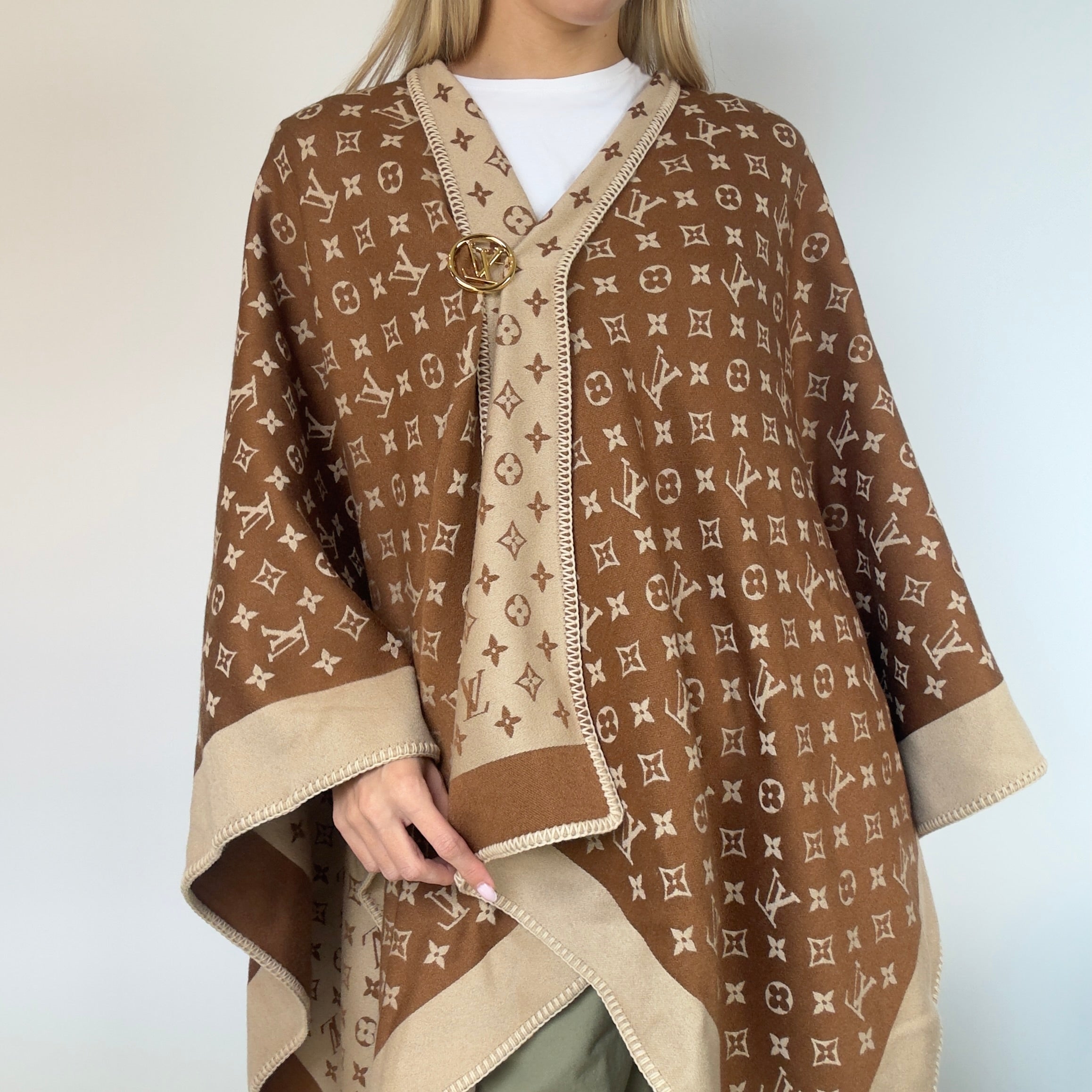 Louis Vuitton Embrace Poncho Wool Shawl with Clip - Queen May