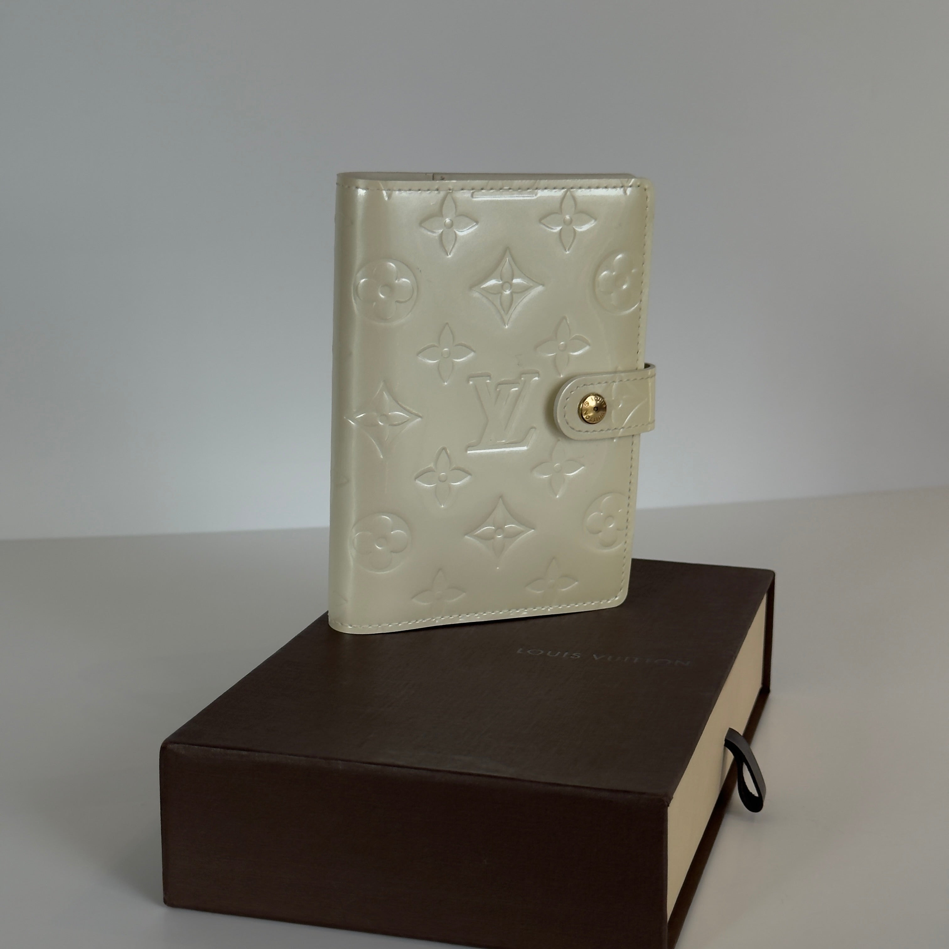 Louis Vuitton Vernis Agenda Pearl - Queen May