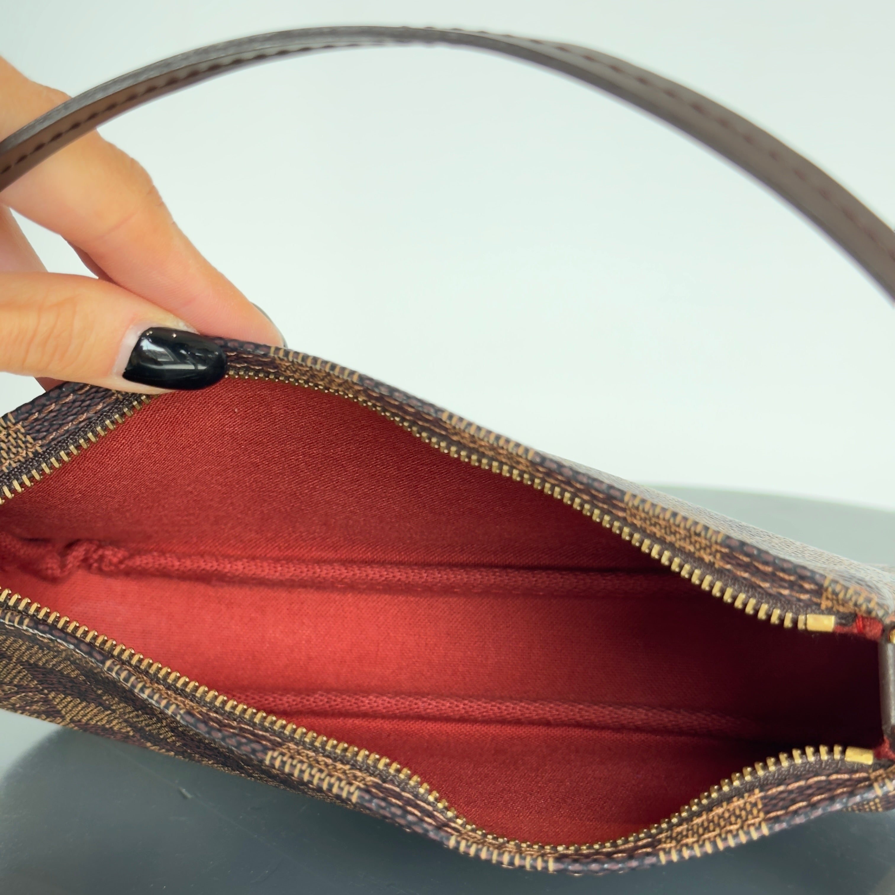 Louis Vuitton Monogram Navona - Queen May