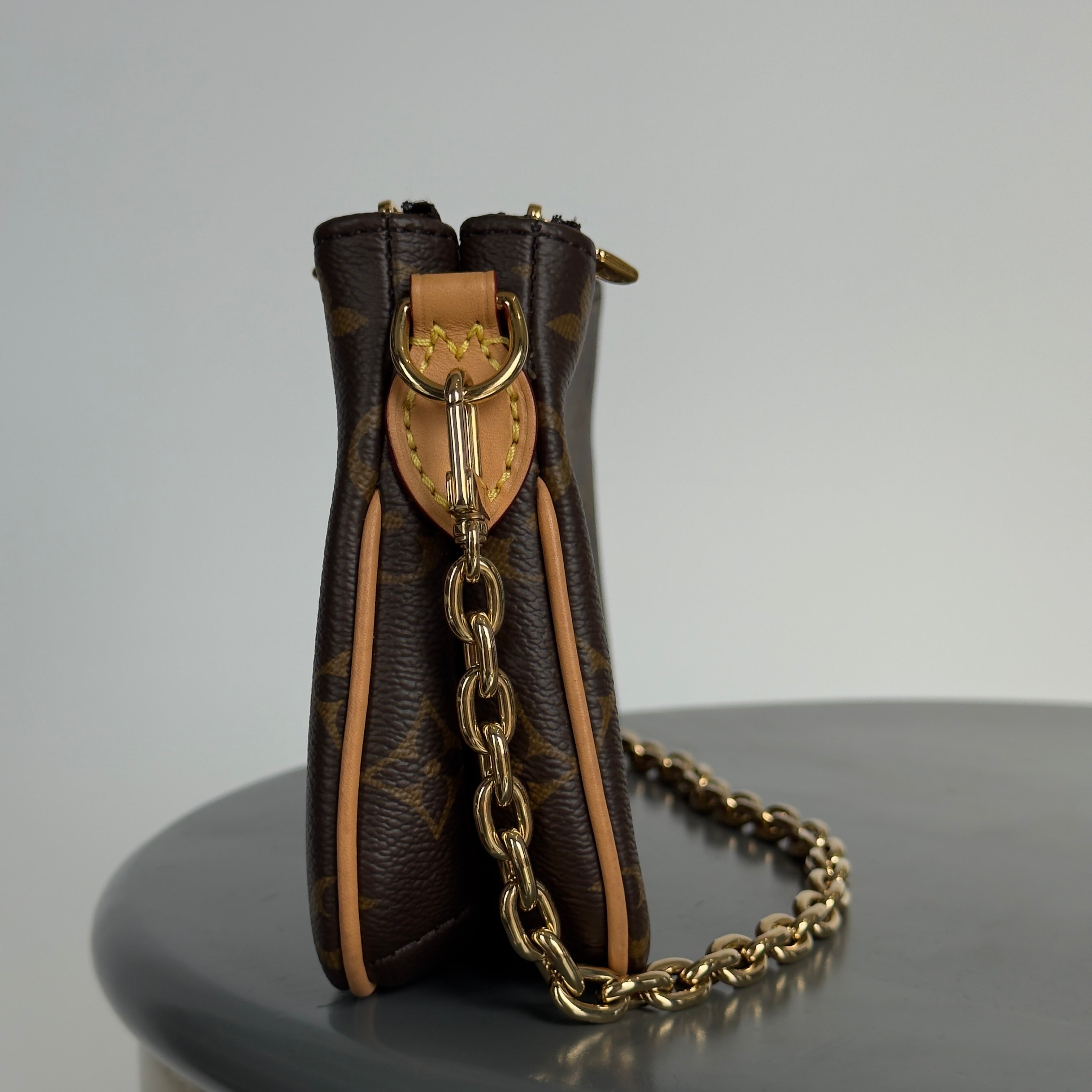 Louis Vuitton Liv Pochette - Queen May