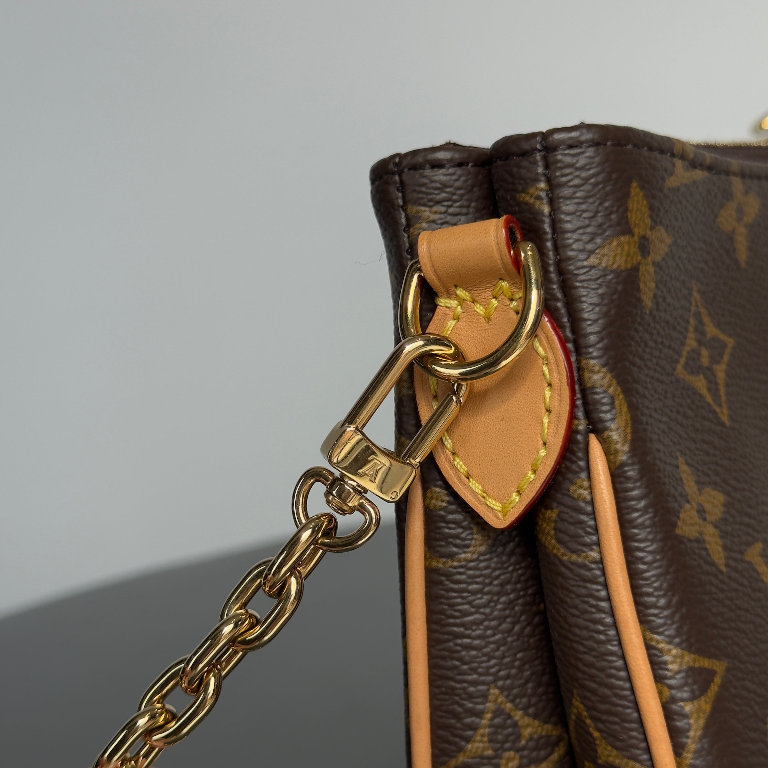 Louis Vuitton Liv Pochette - Queen May
