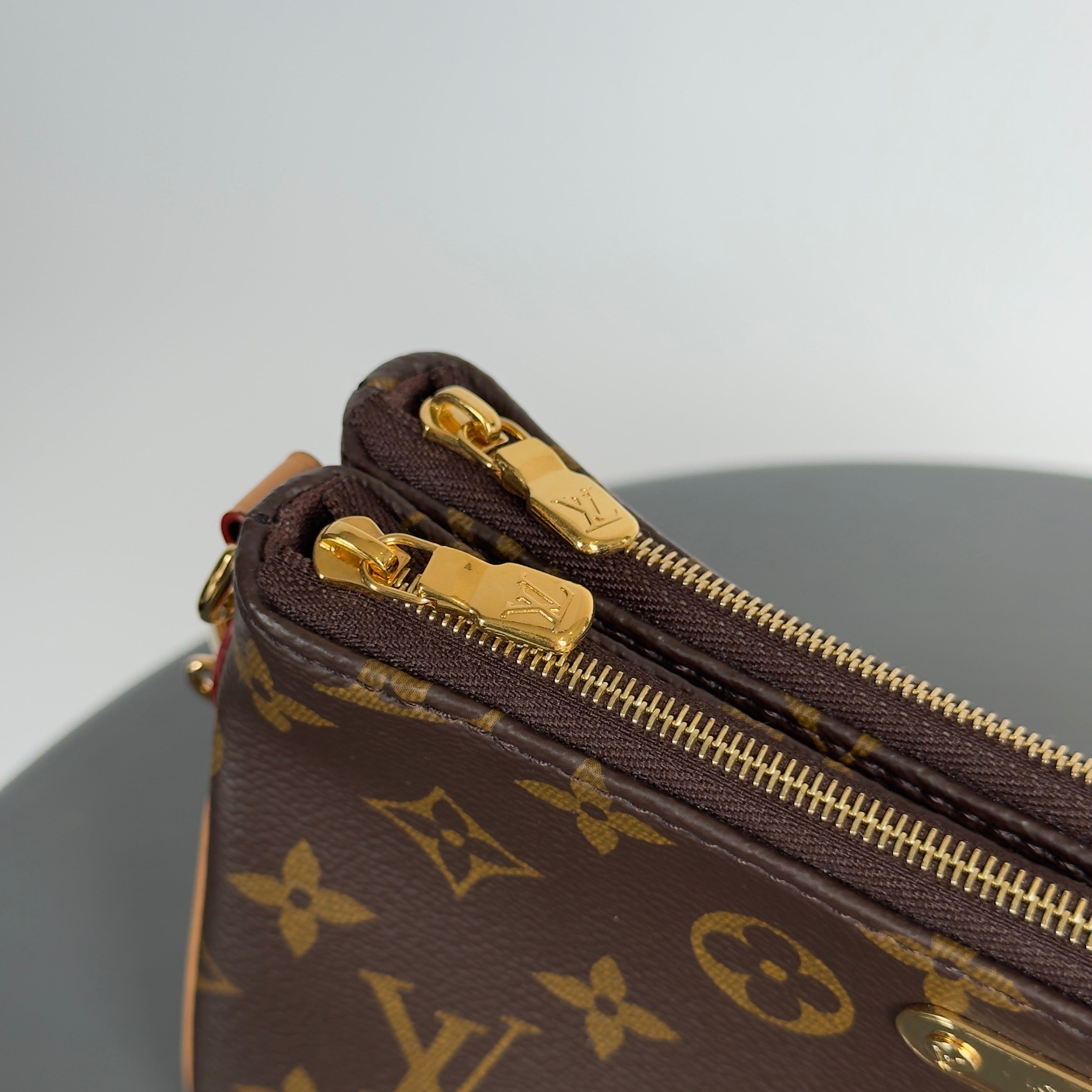 Louis Vuitton Liv Pochette - Queen May