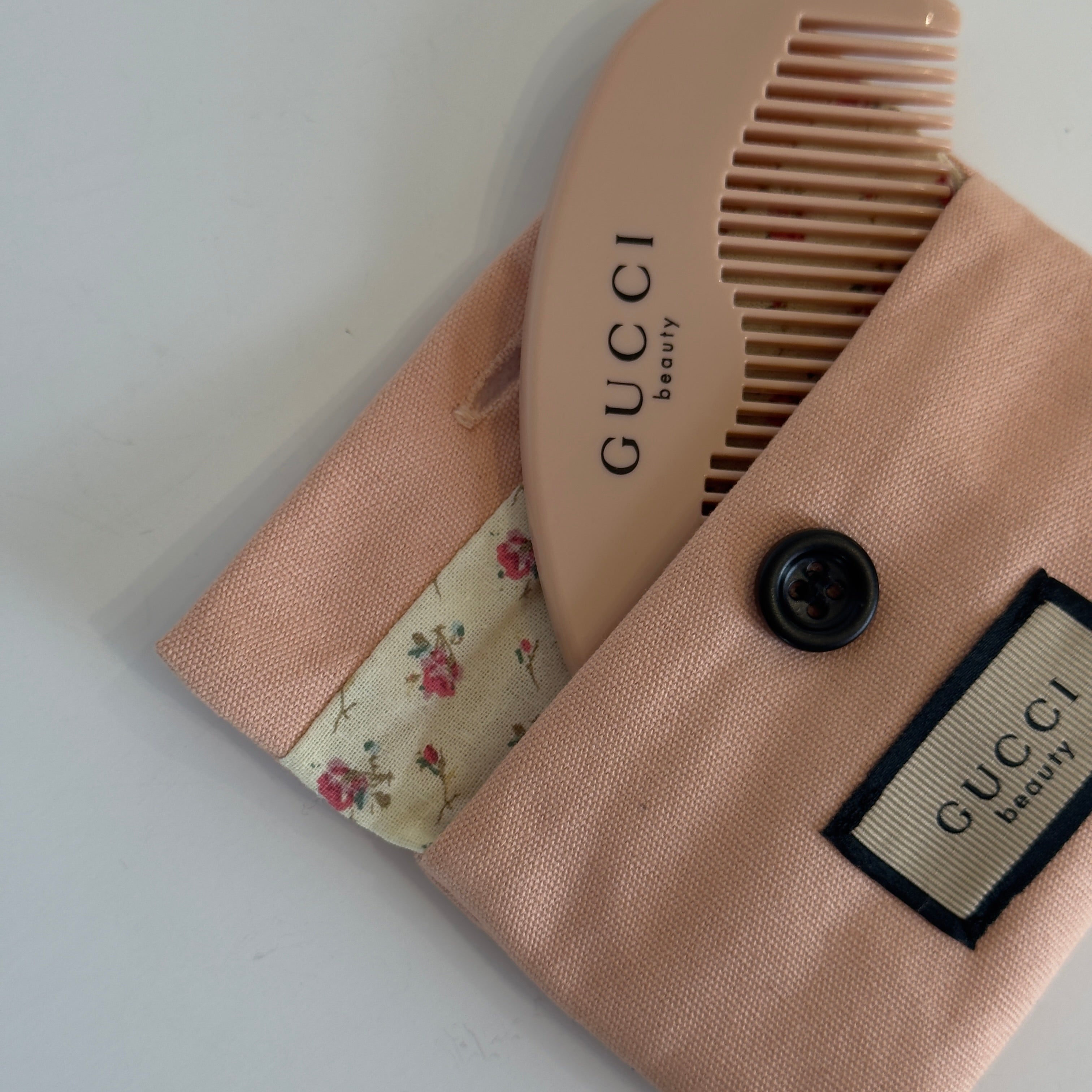 Gucci Beauty Pink Comb - Queen May