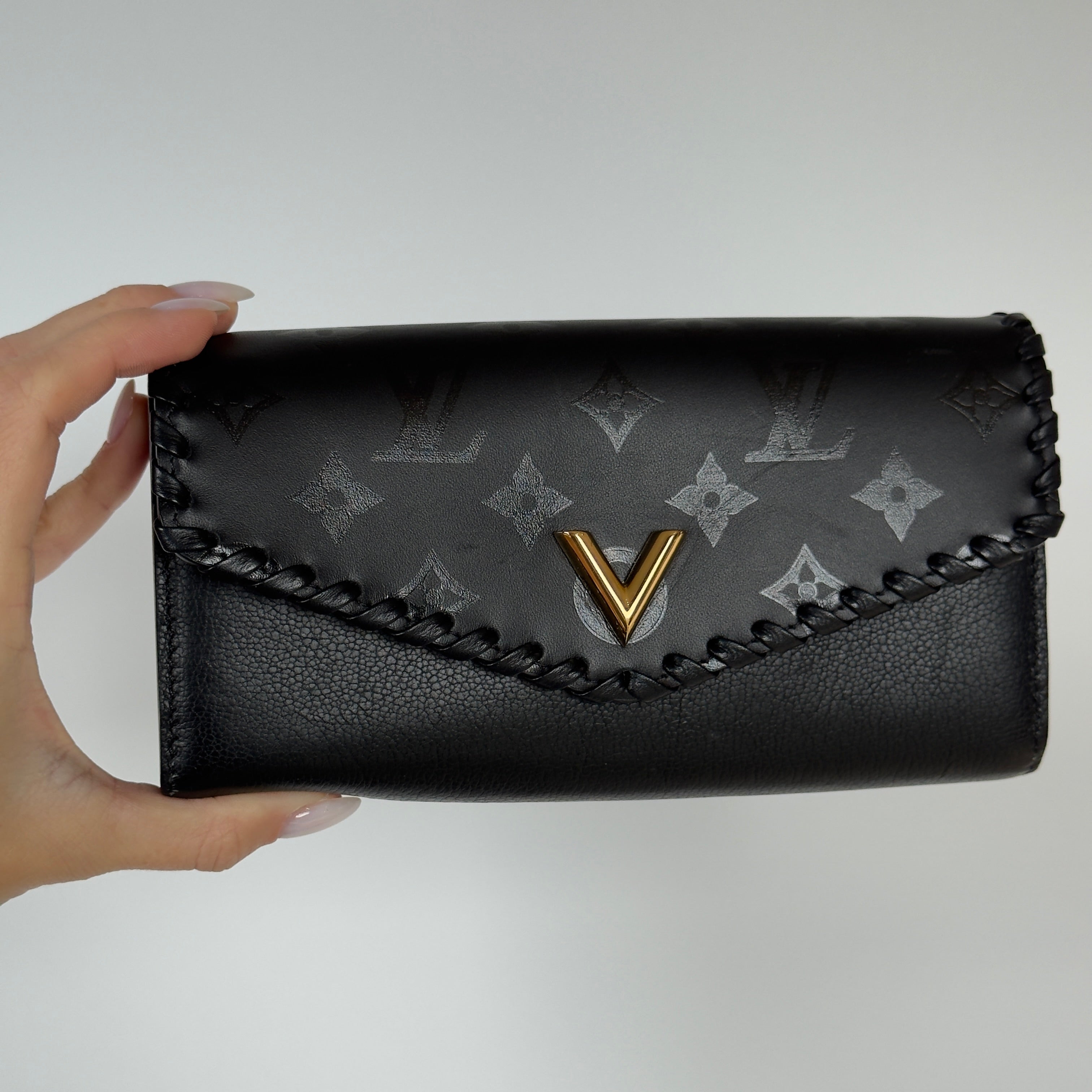 Louis Vuitton Cuir Plume Very Wallet Black - Queen May