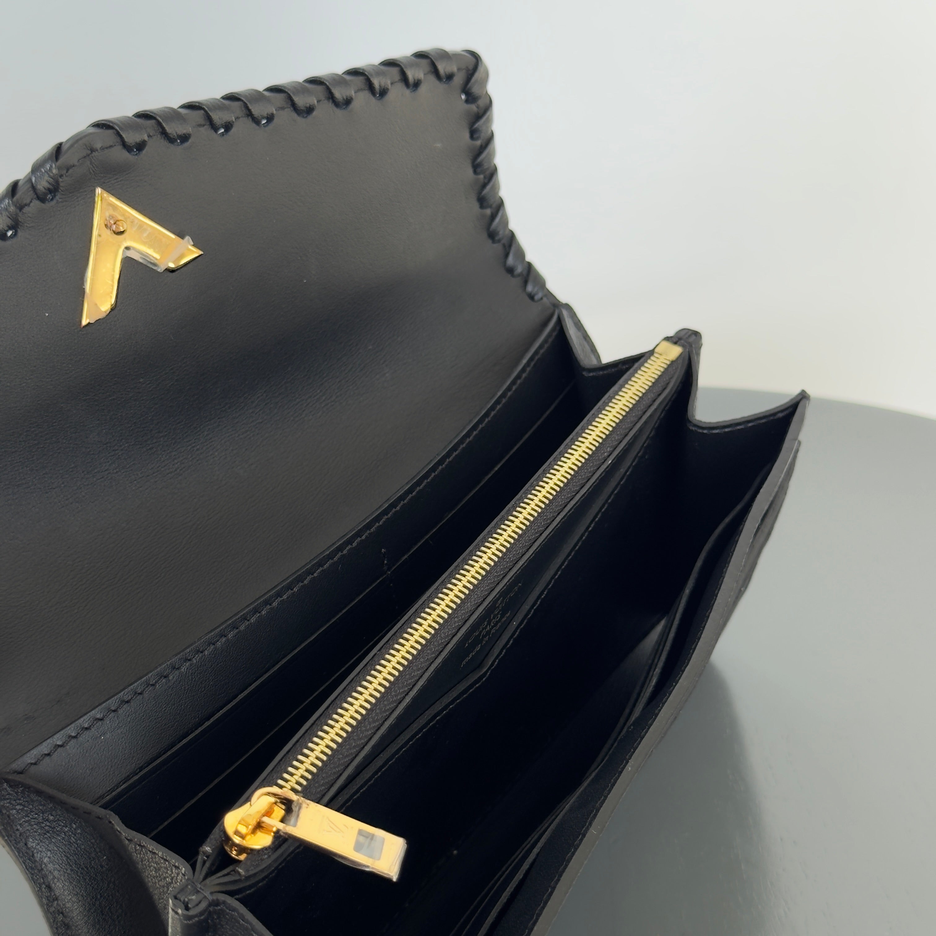 Louis Vuitton Cuir Plume Very Wallet Black - Queen May