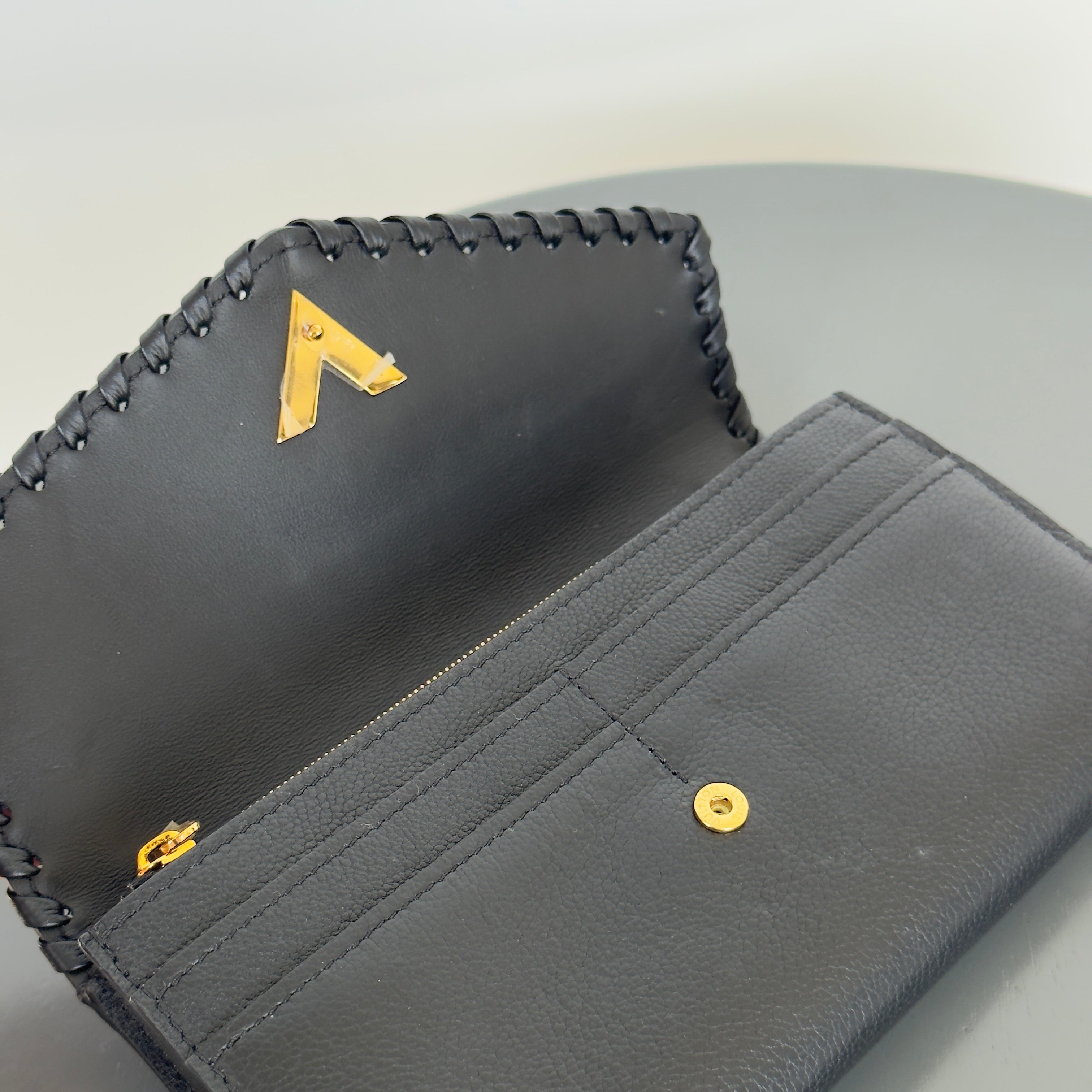 Louis Vuitton Cuir Plume Very Wallet Black - Queen May