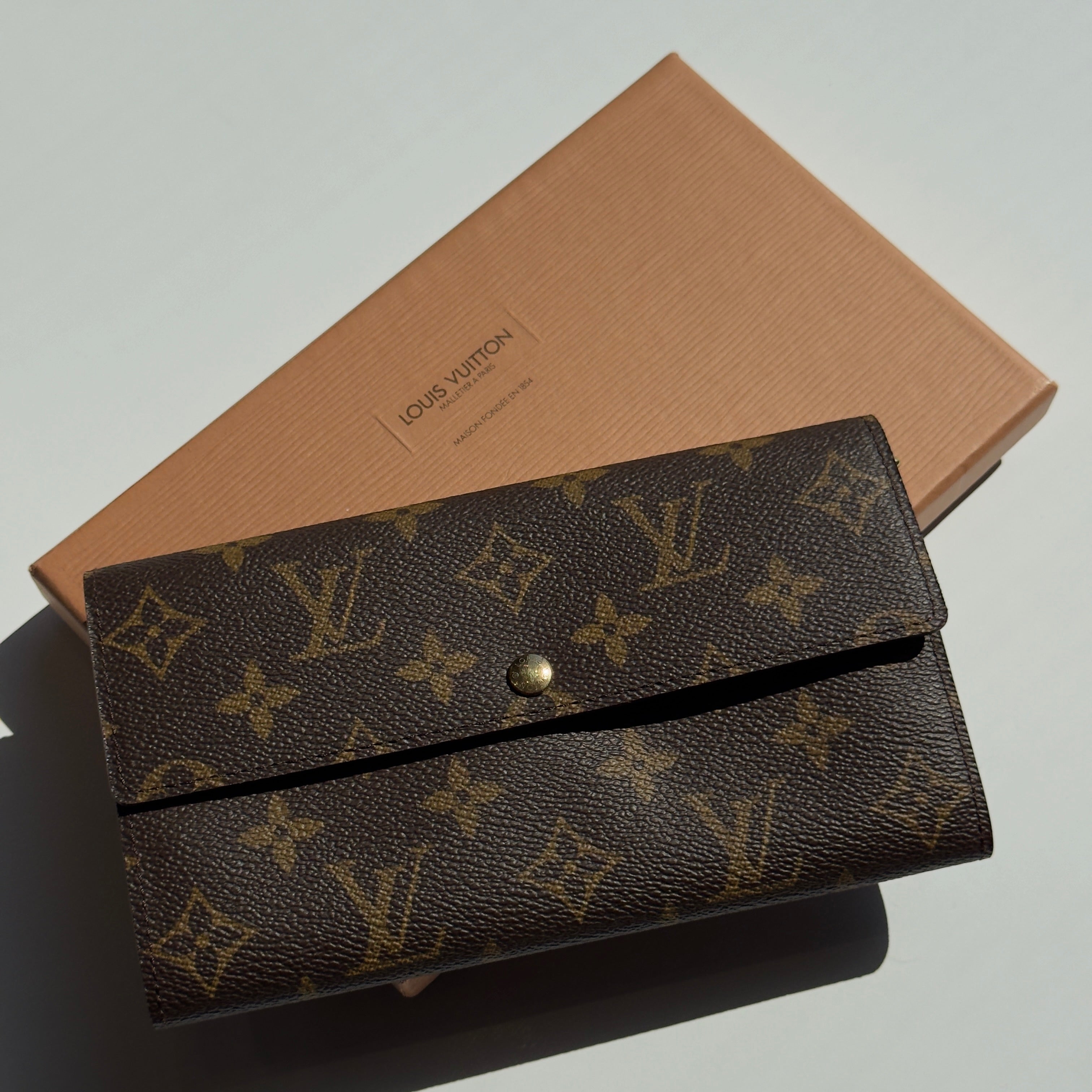 Louis Vuitton Monogram Sarah Wallet - Queen May