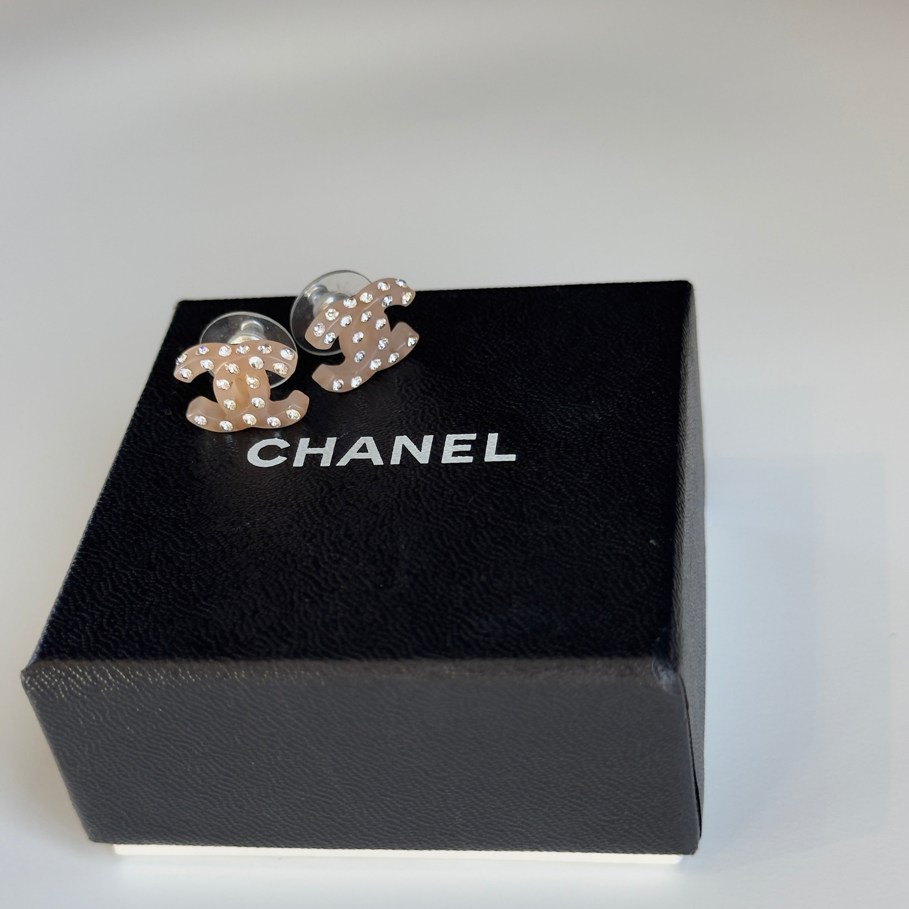 Chanel Crystal Resin CC Logo Earrings 2004 - Queen May
