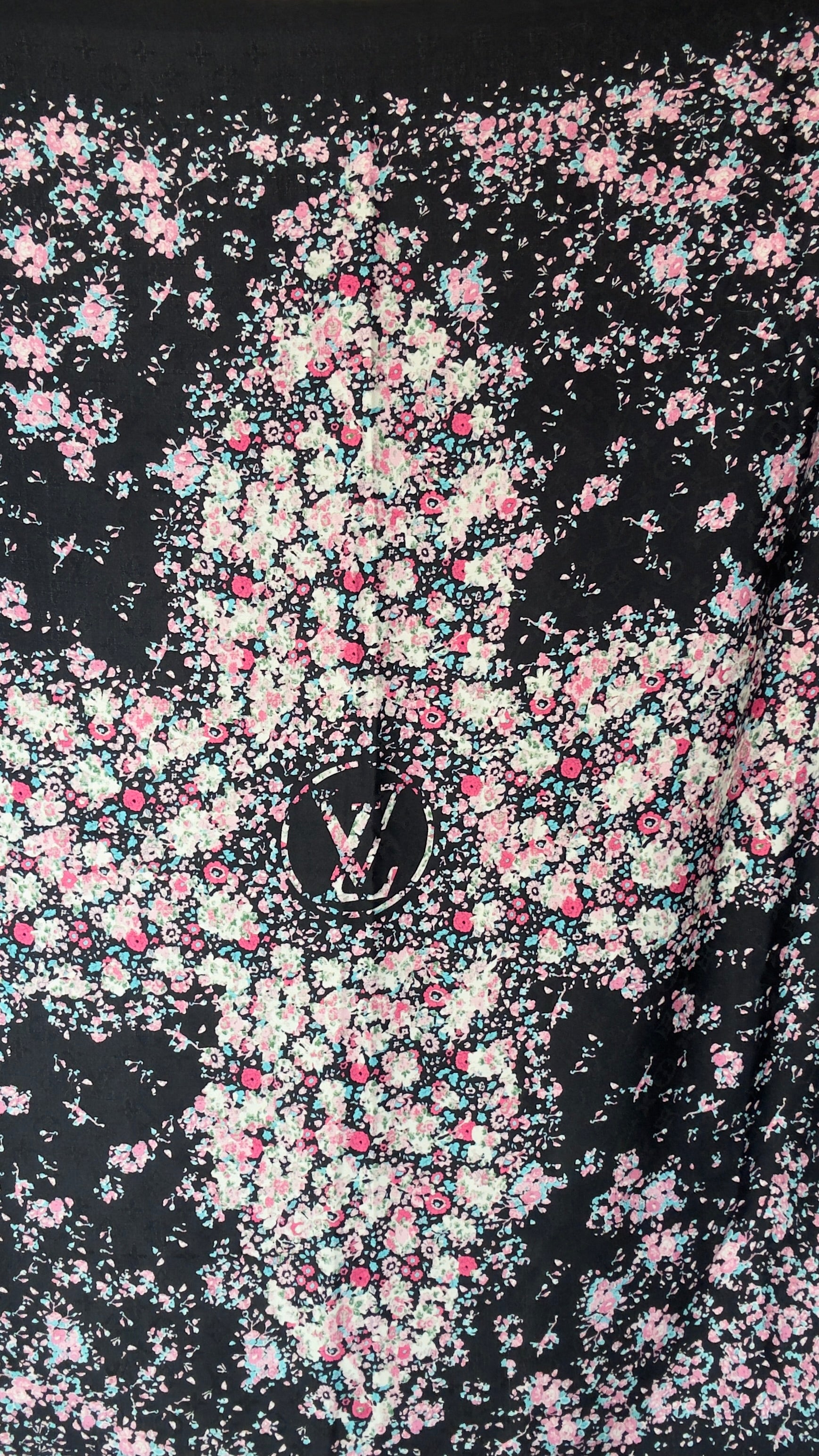 Louis Vuitton Shawl - Queen May