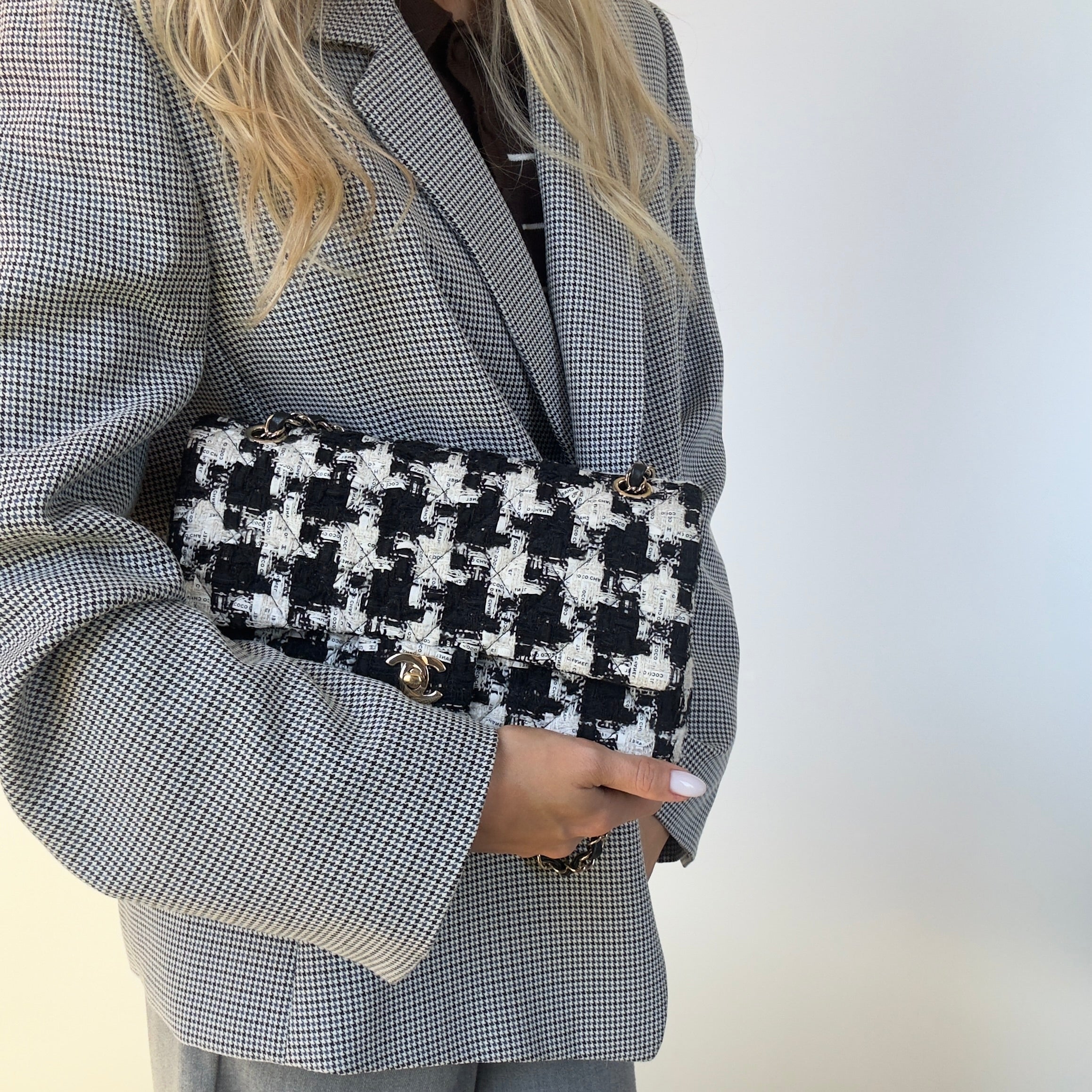 Chanel Classic Double Flap Medium 20S Houndstooth Tweed Light Gold Hardware