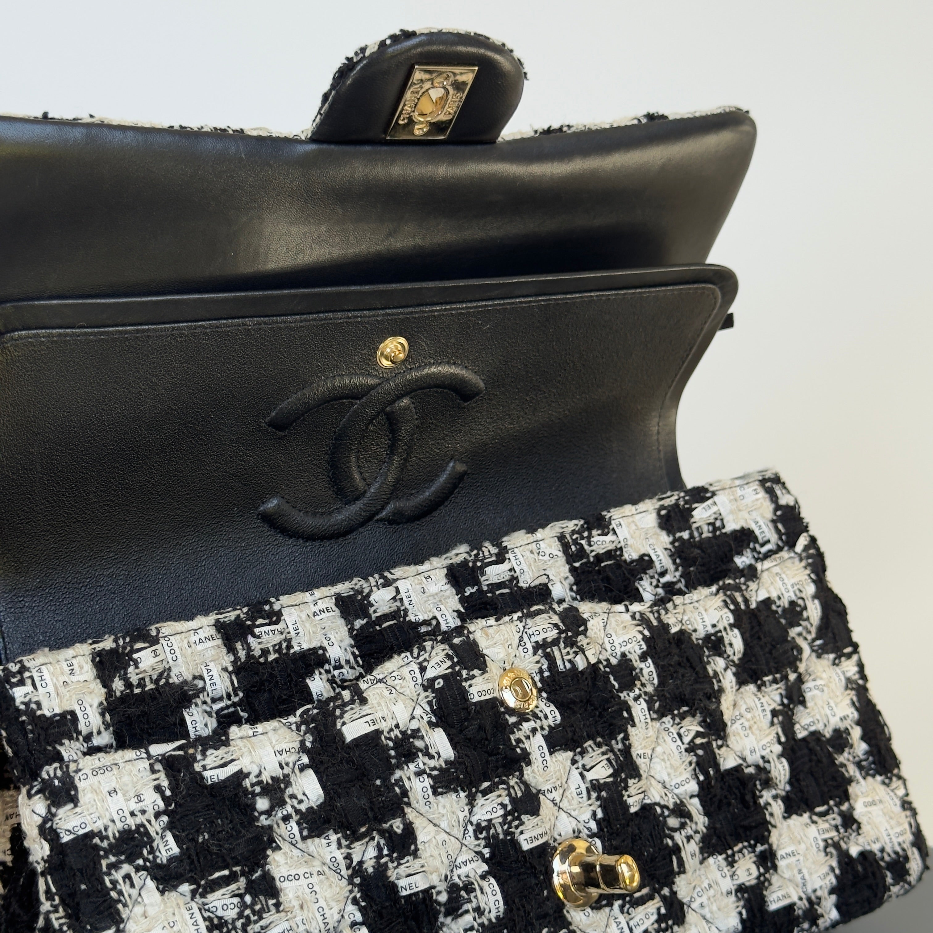 Chanel Classic Double Flap Medium 20S Houndstooth Tweed Light Gold Hardware