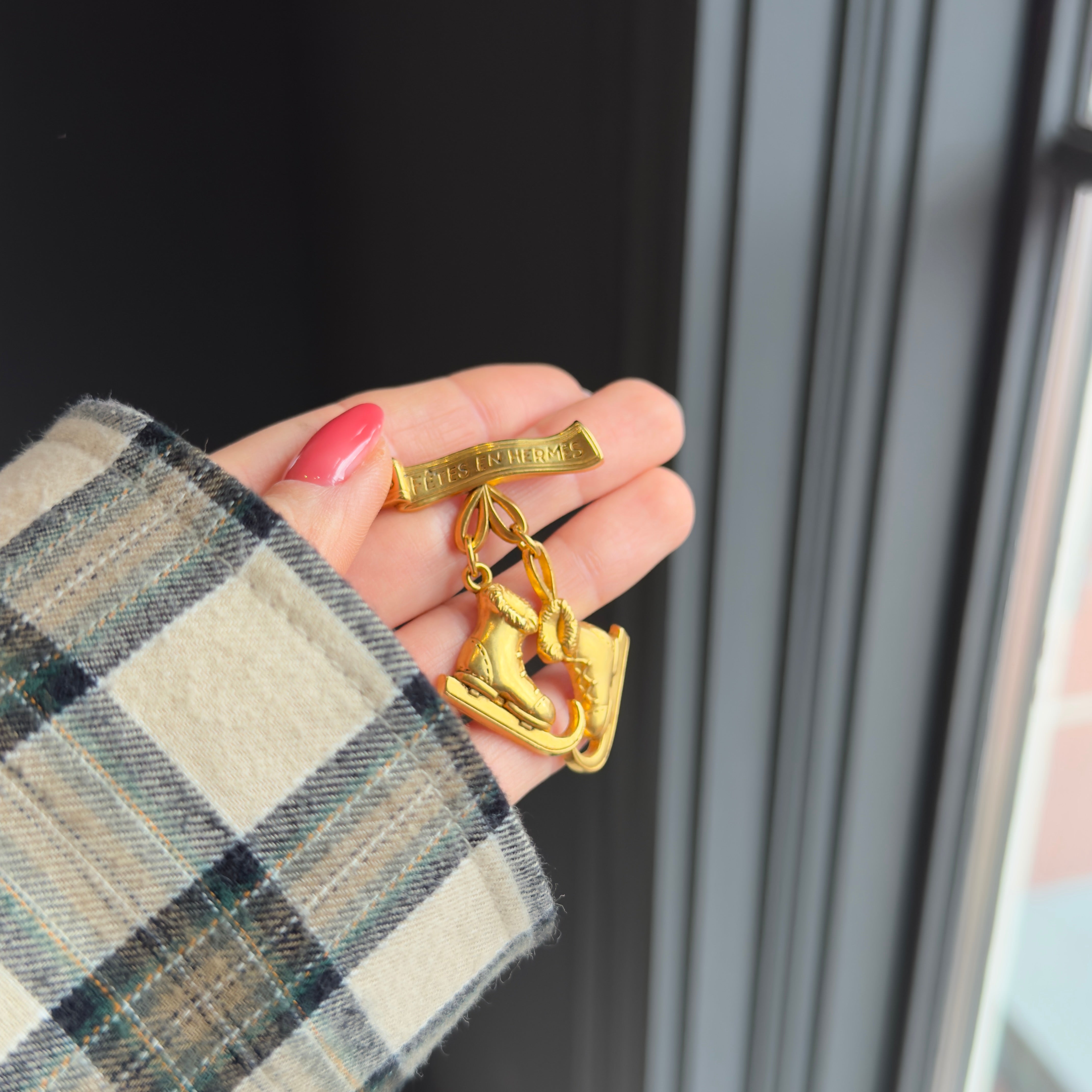 Hermes Ice Skates Charm Brooch - Queen May
