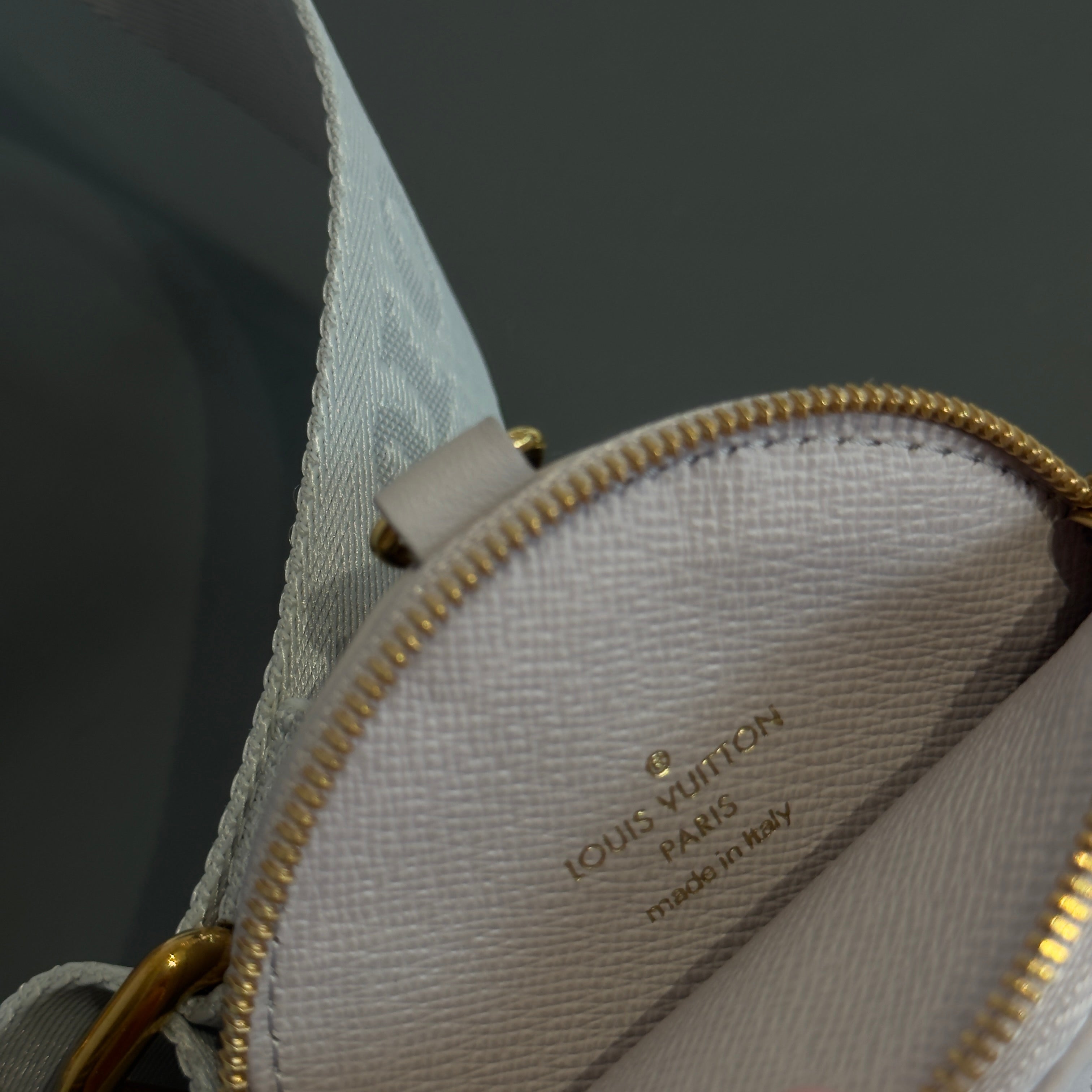 Louis Vuitton Wave Multi Pochette - Queen May