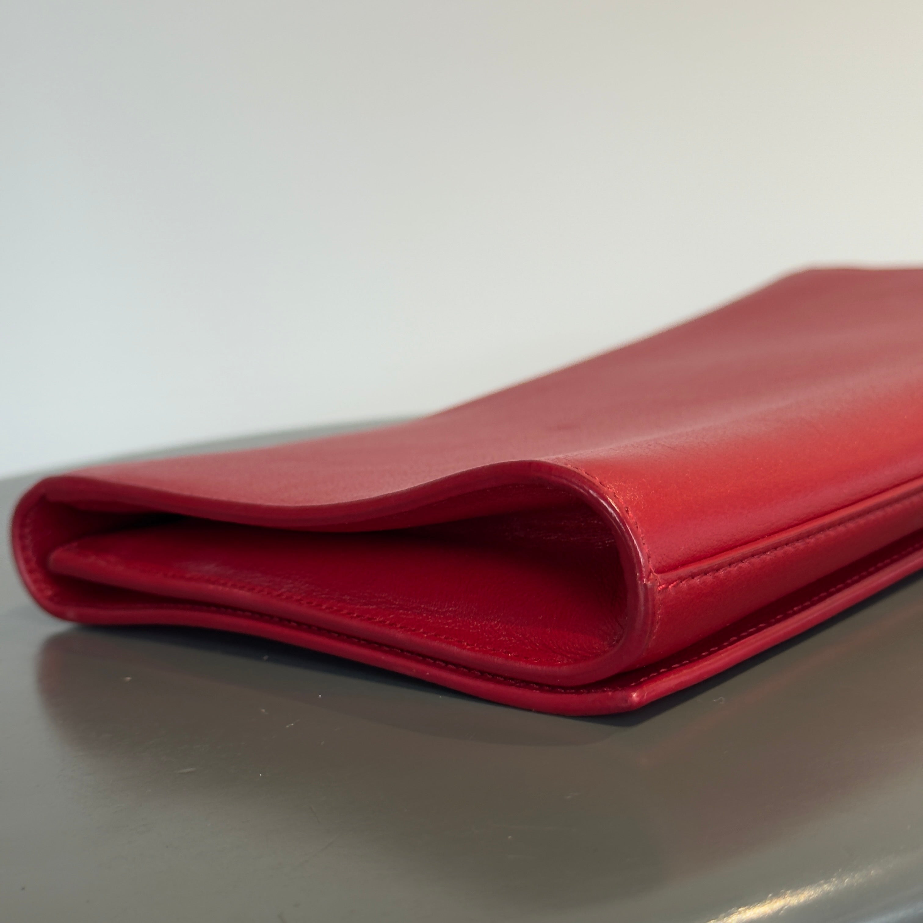 Yves Saint Laurent Belle De Jour Clutch Red - Queen May