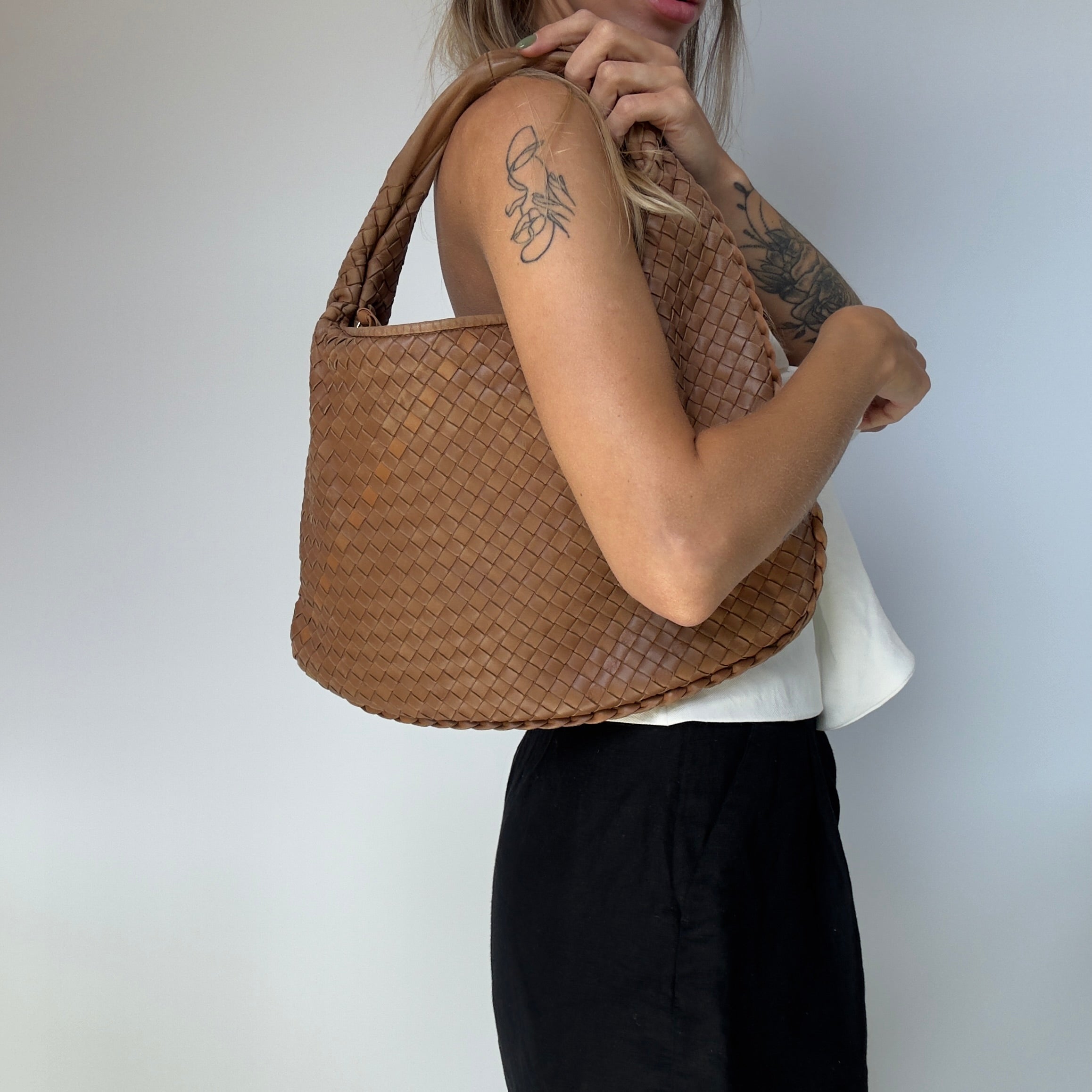 Bottega Veneta Intrecciato Brown - Queen May