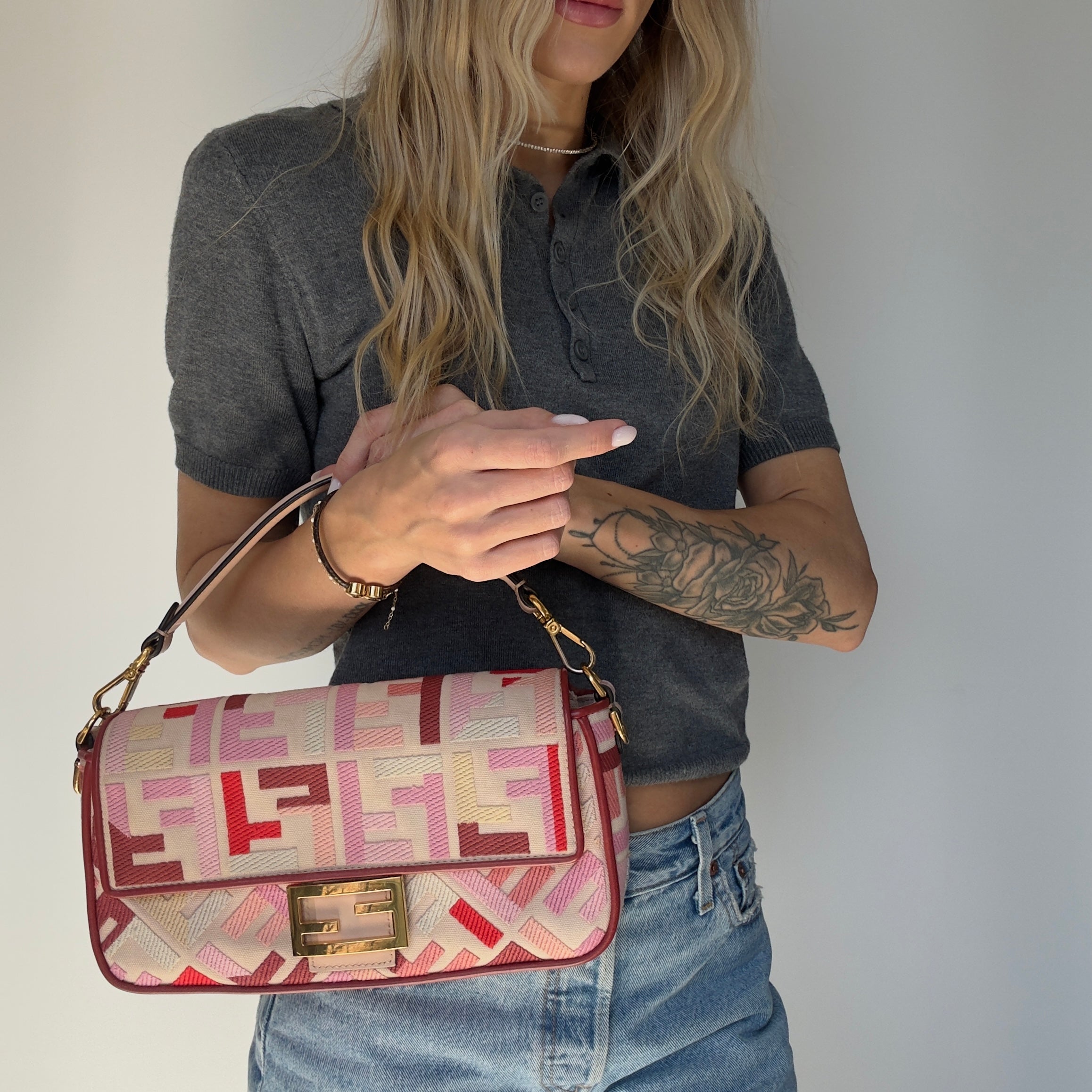 Fendi Canvas Vitello King FF Embroidered Baguette Rosa Quartzo/Bloody Mary Multicolor - Queen May