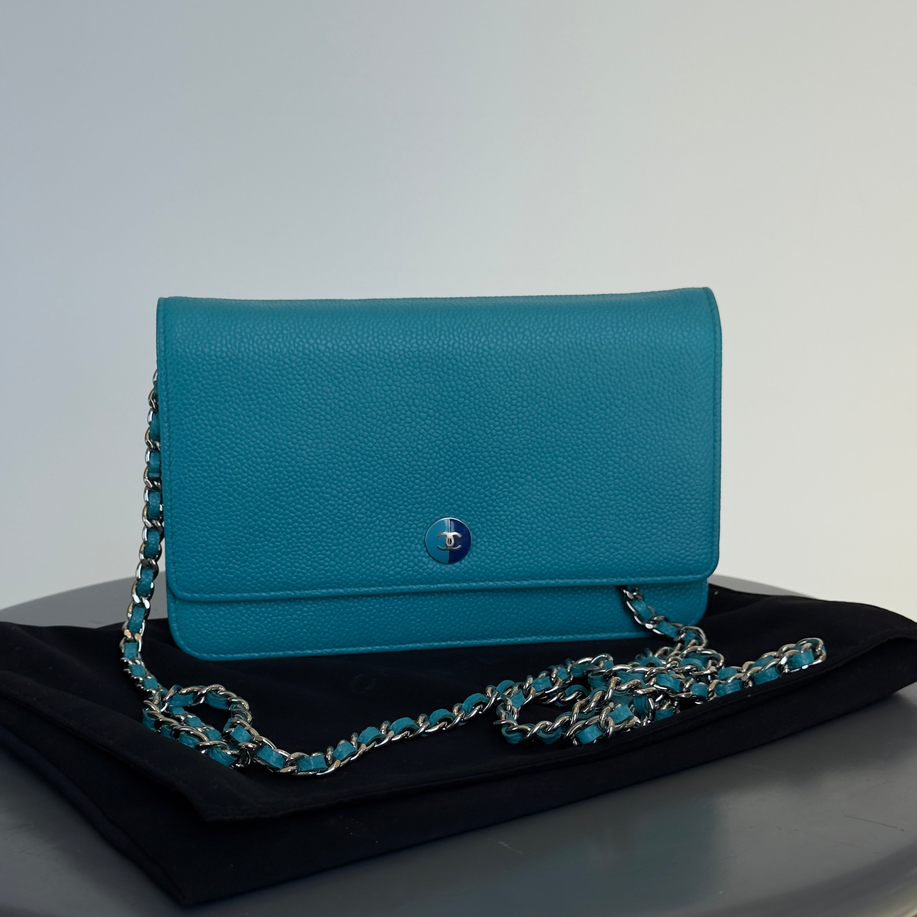 Chanel Caviar Bicolor CC Wallet On Chain - Queen May
