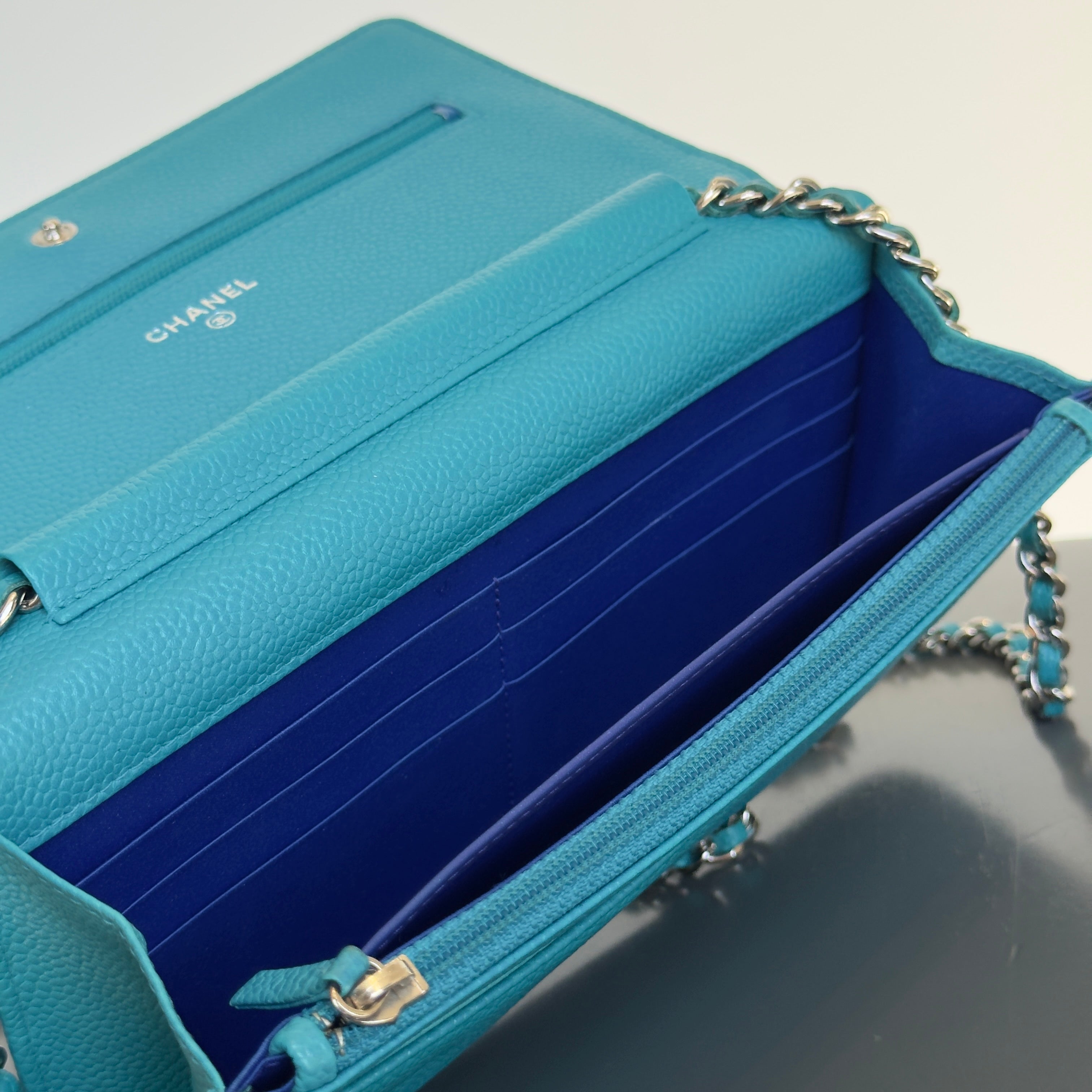 Chanel Caviar Bicolor CC Wallet On Chain - Queen May