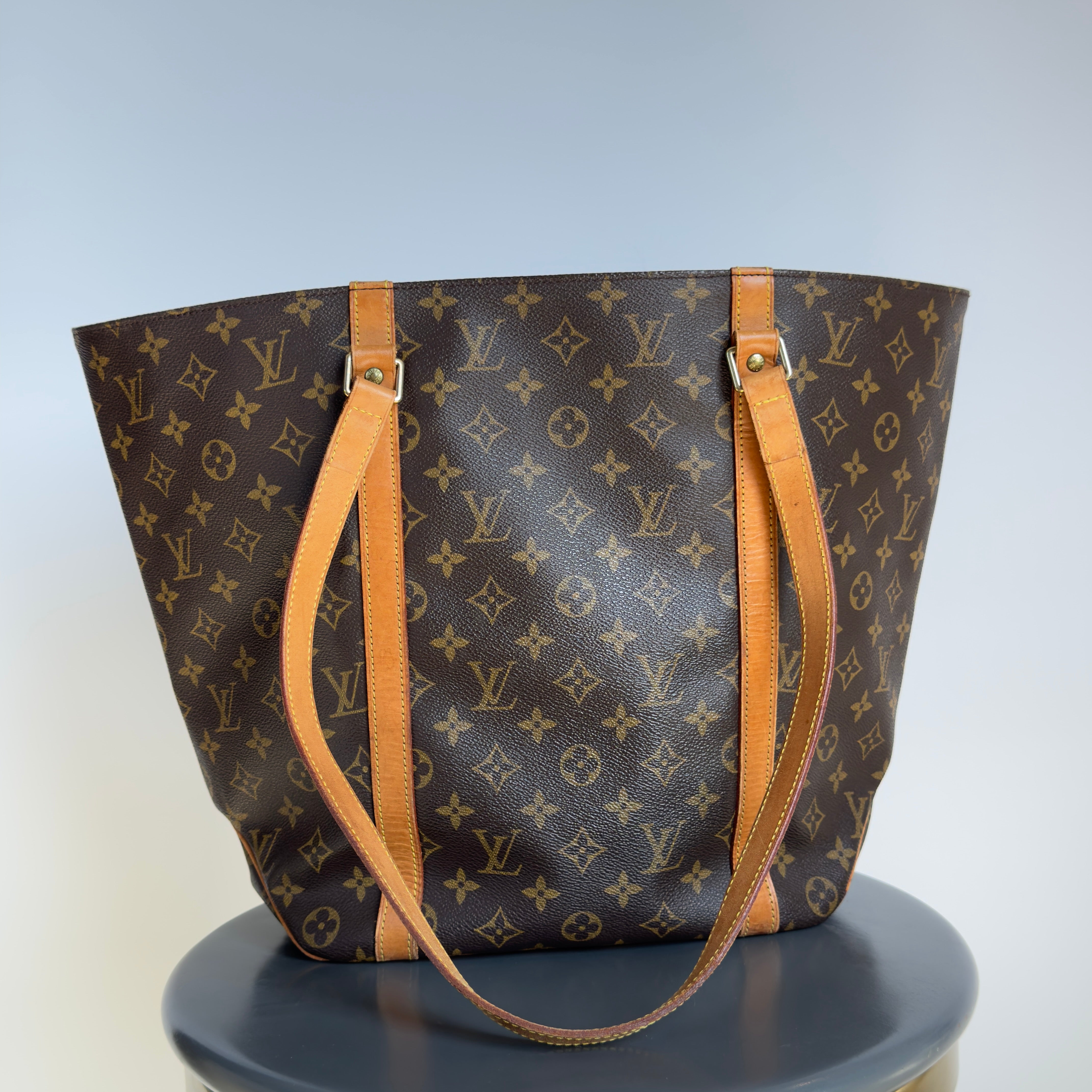 Louis Vuitton Monogram Sac Tote - Queen May