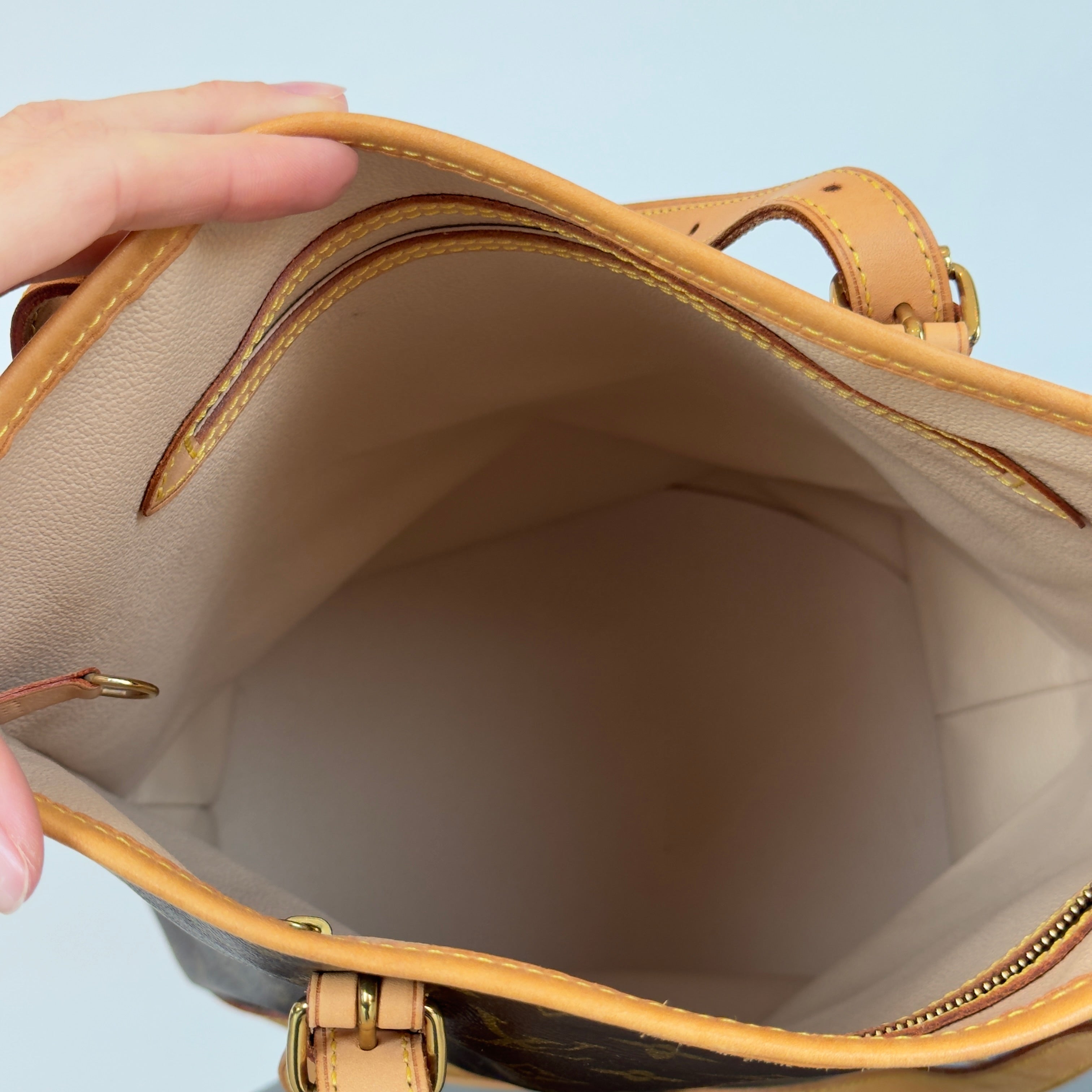 Louis Vuitton Monogram Marais Bucket Bag GM - Queen May