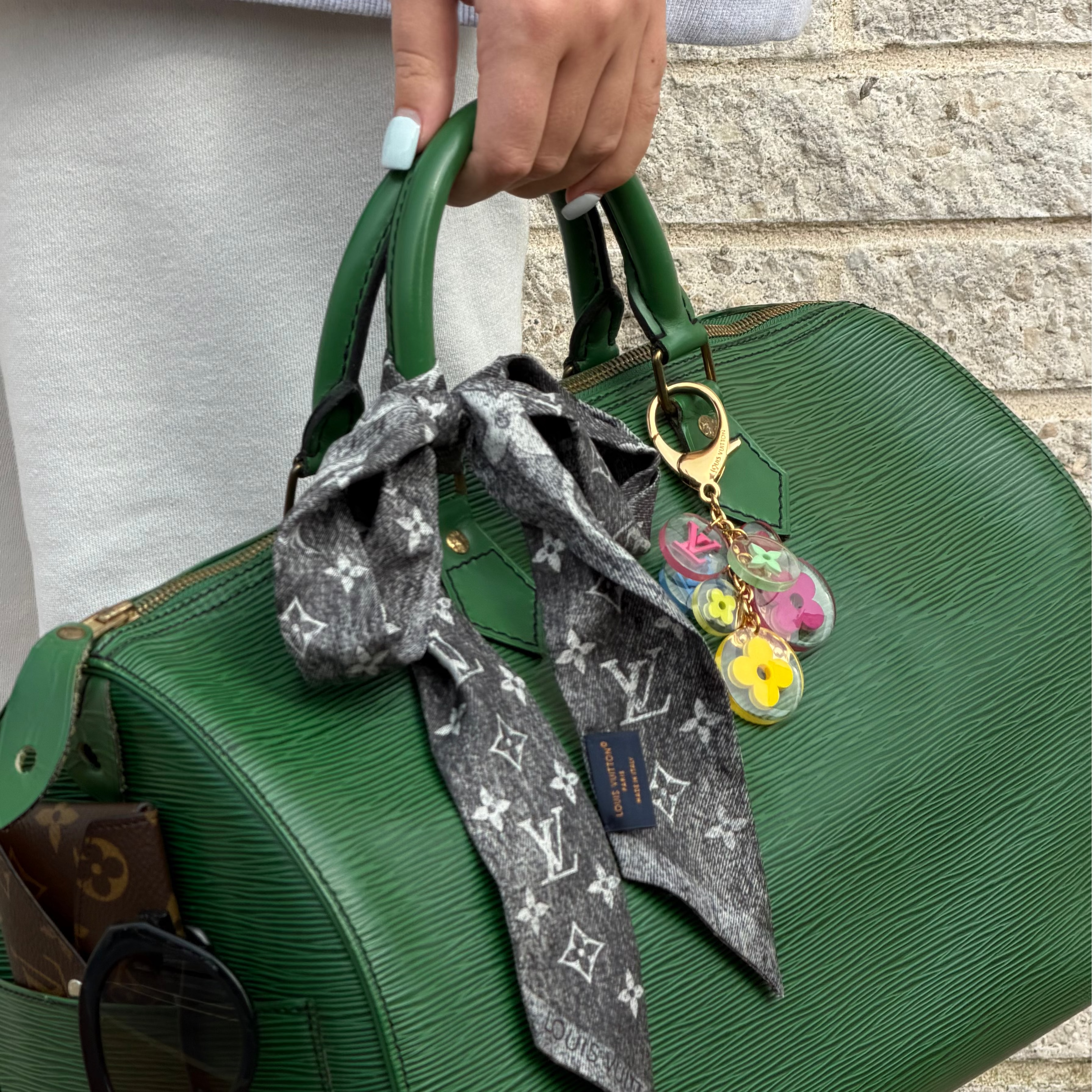 Louis Vuitton Resin Fleurs Bag Charm - Queen May