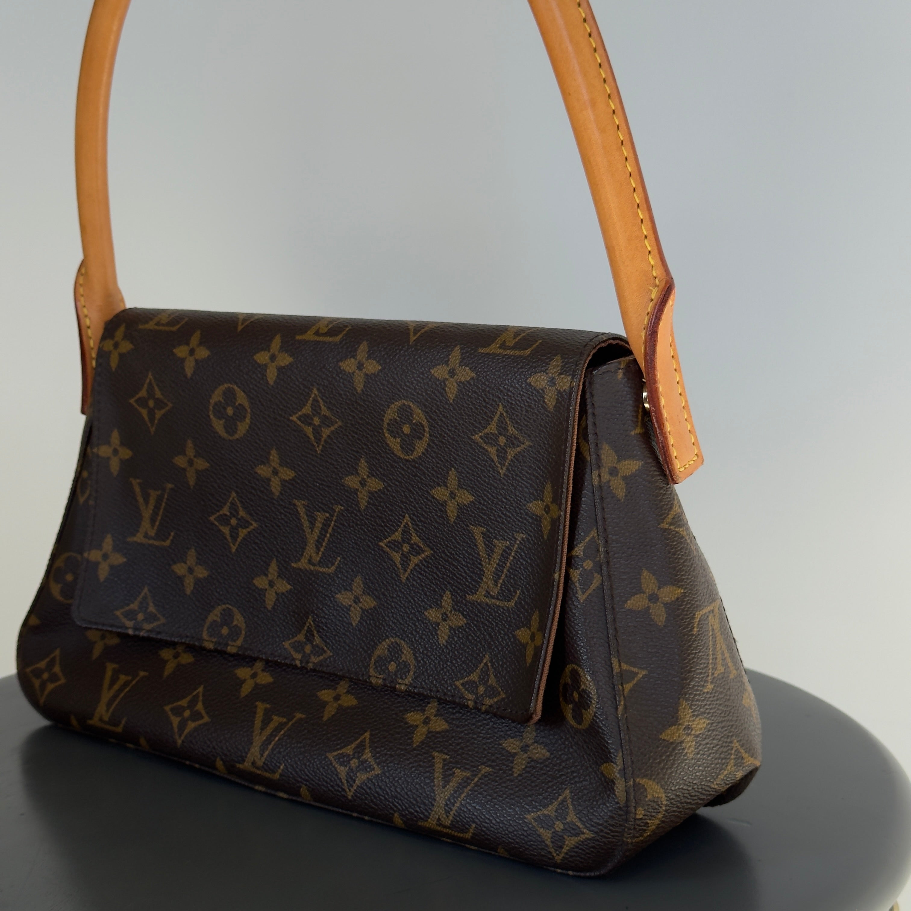 Louis Vuitton Looping PM - Queen May