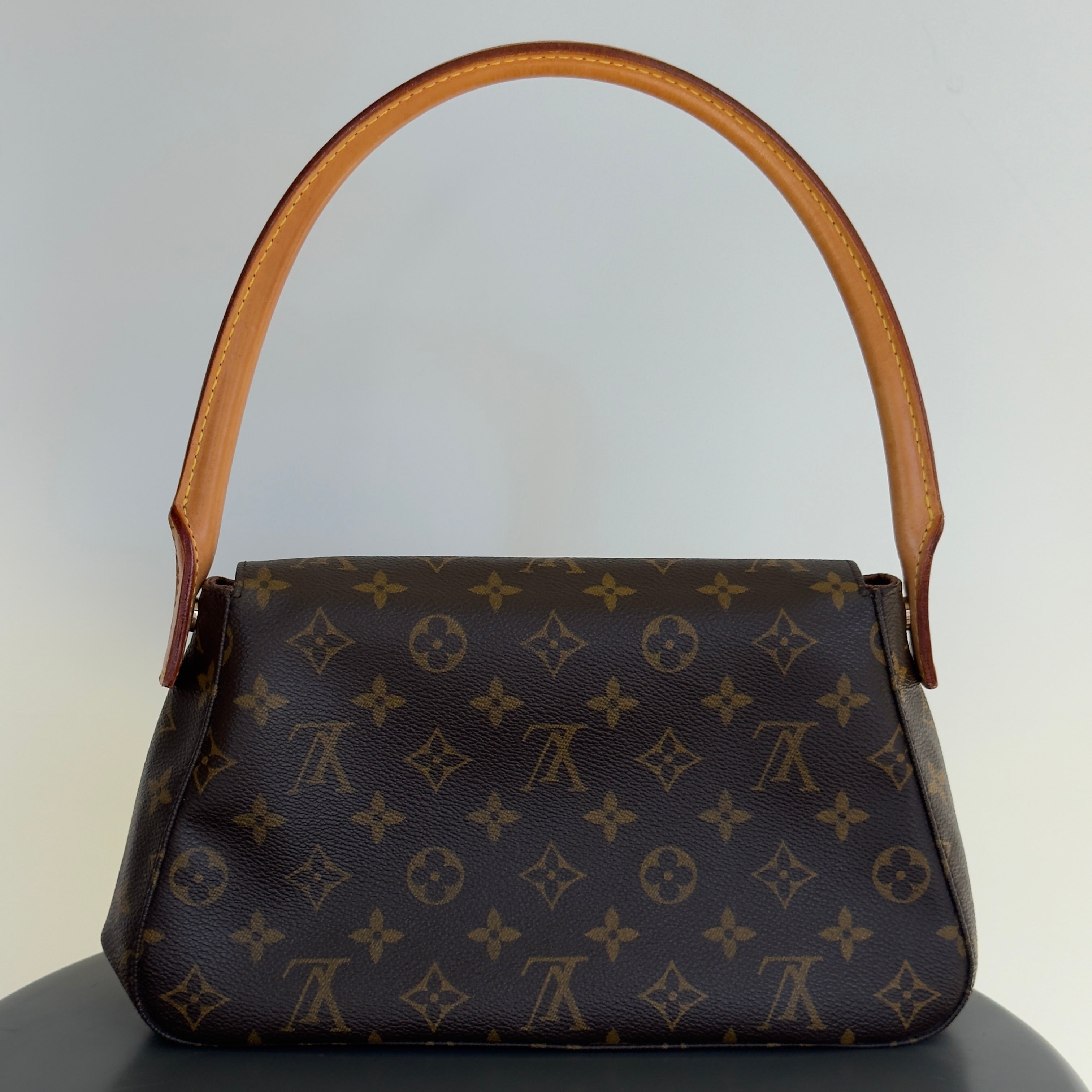 Louis Vuitton Looping PM - Queen May