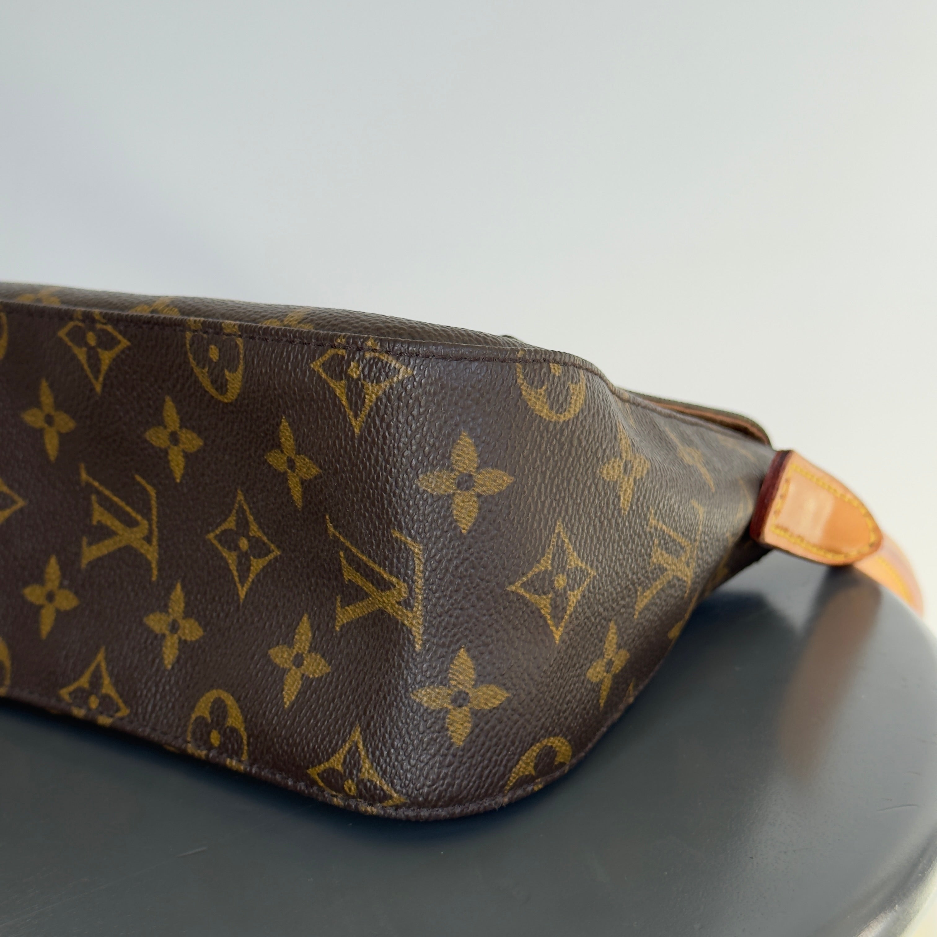 Louis Vuitton Looping PM - Queen May