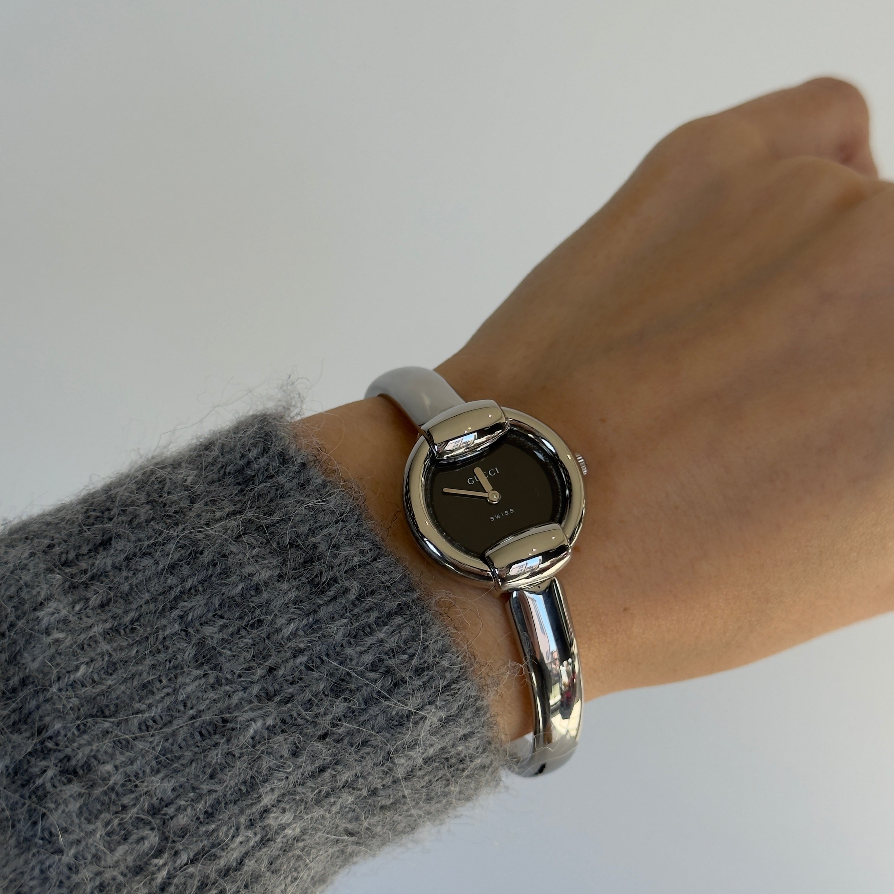Gucci 1400L Bangle Horsebit Watch Black Dial - Queen May