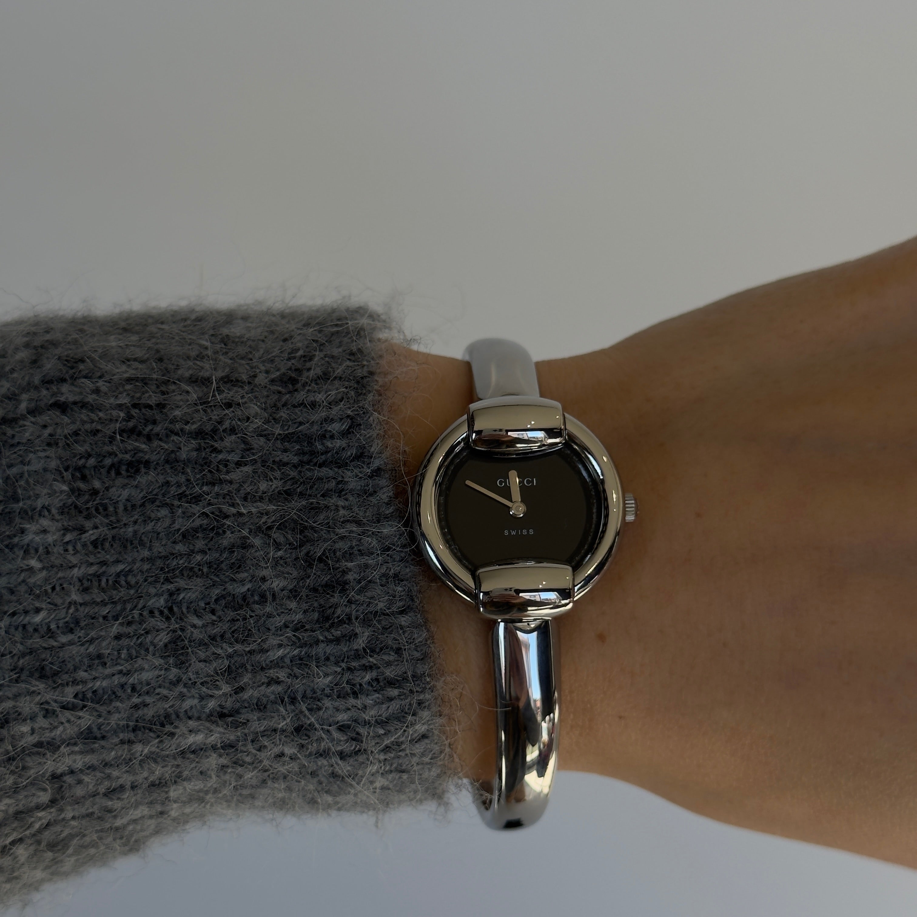 Gucci 1400L Bangle Horsebit Watch Black Dial - Queen May