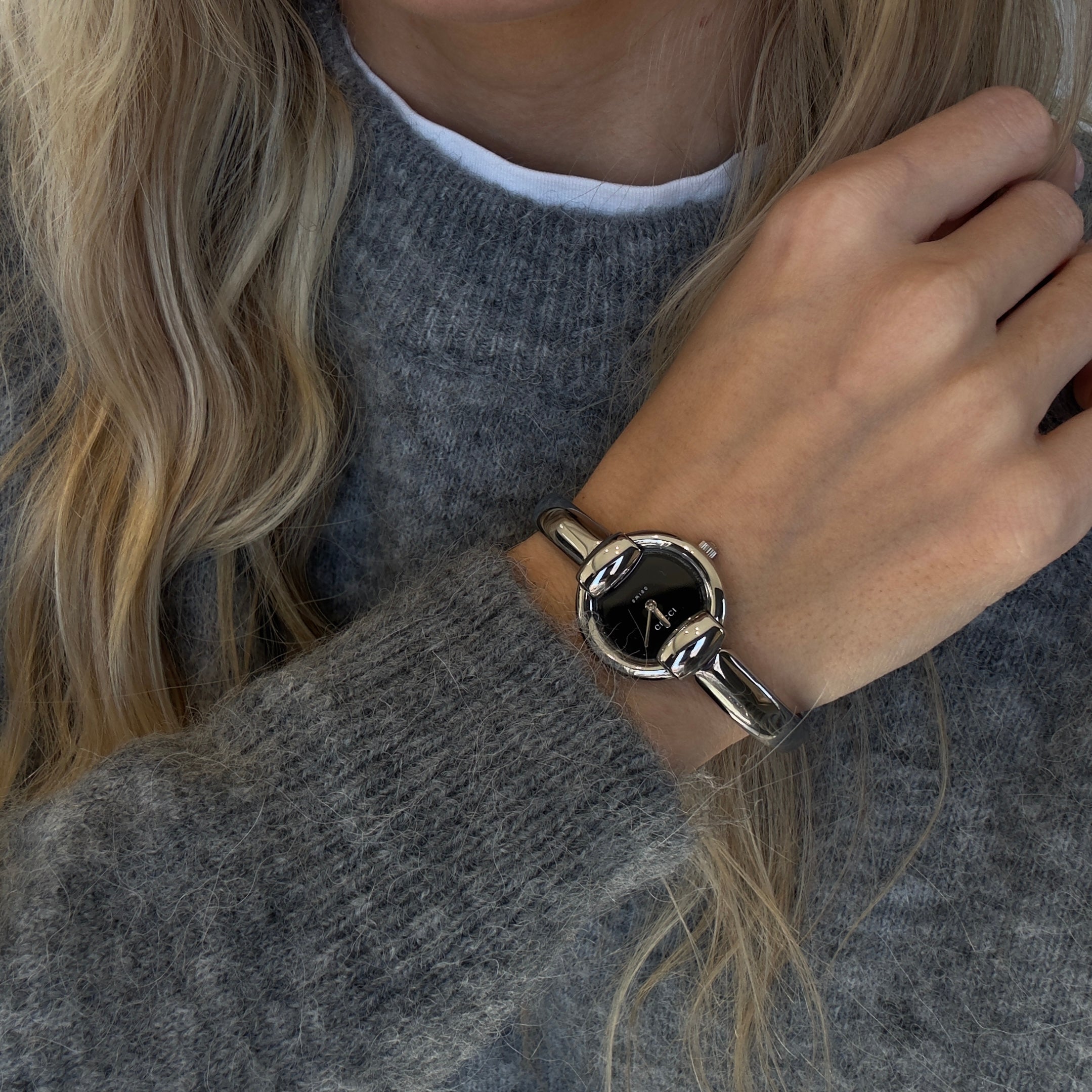 Gucci 1400L Bangle Horsebit Watch Black Dial - Queen May