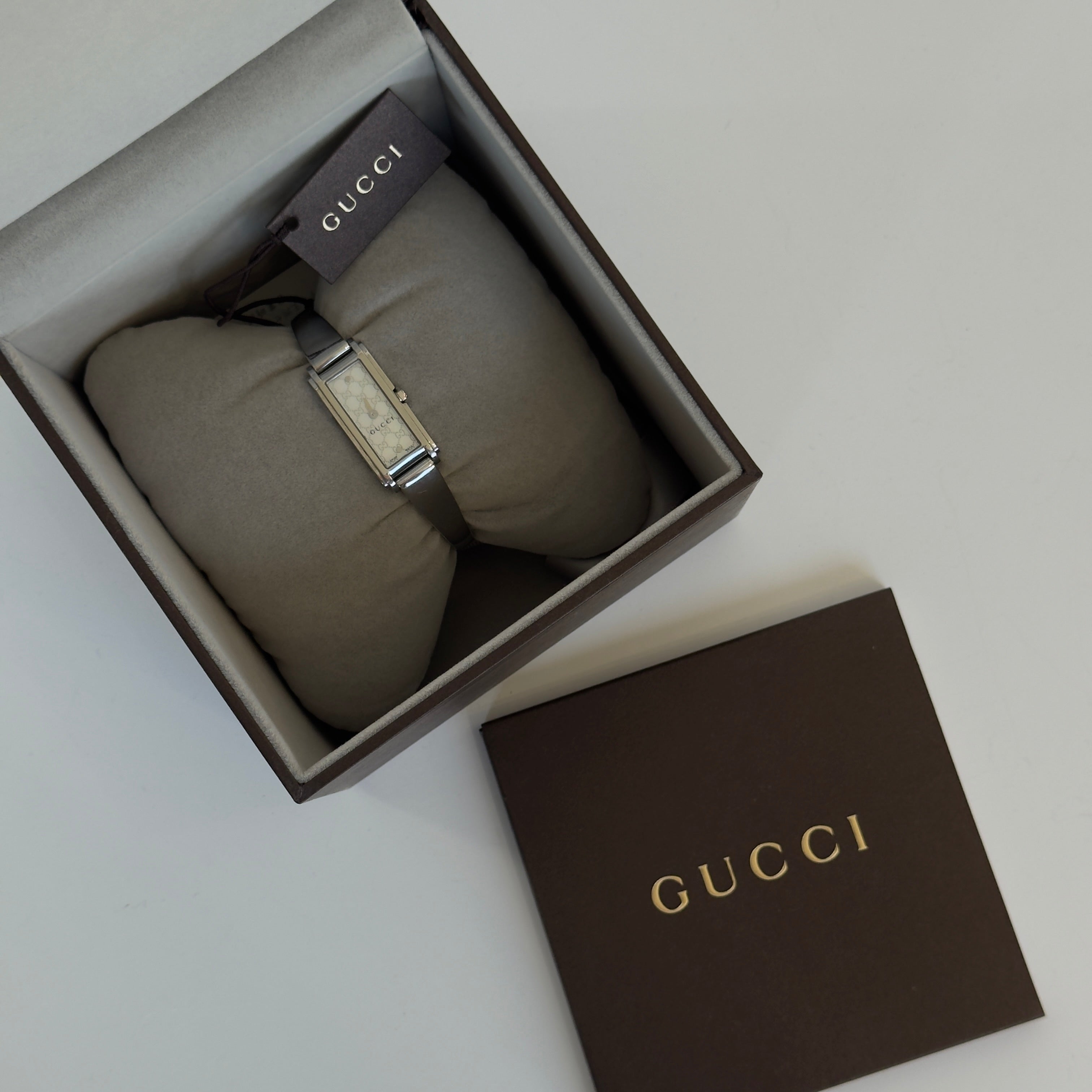 Gucci 1500L Mother of Pearl GG Dial Horsebit Bangle Watch - Queen May