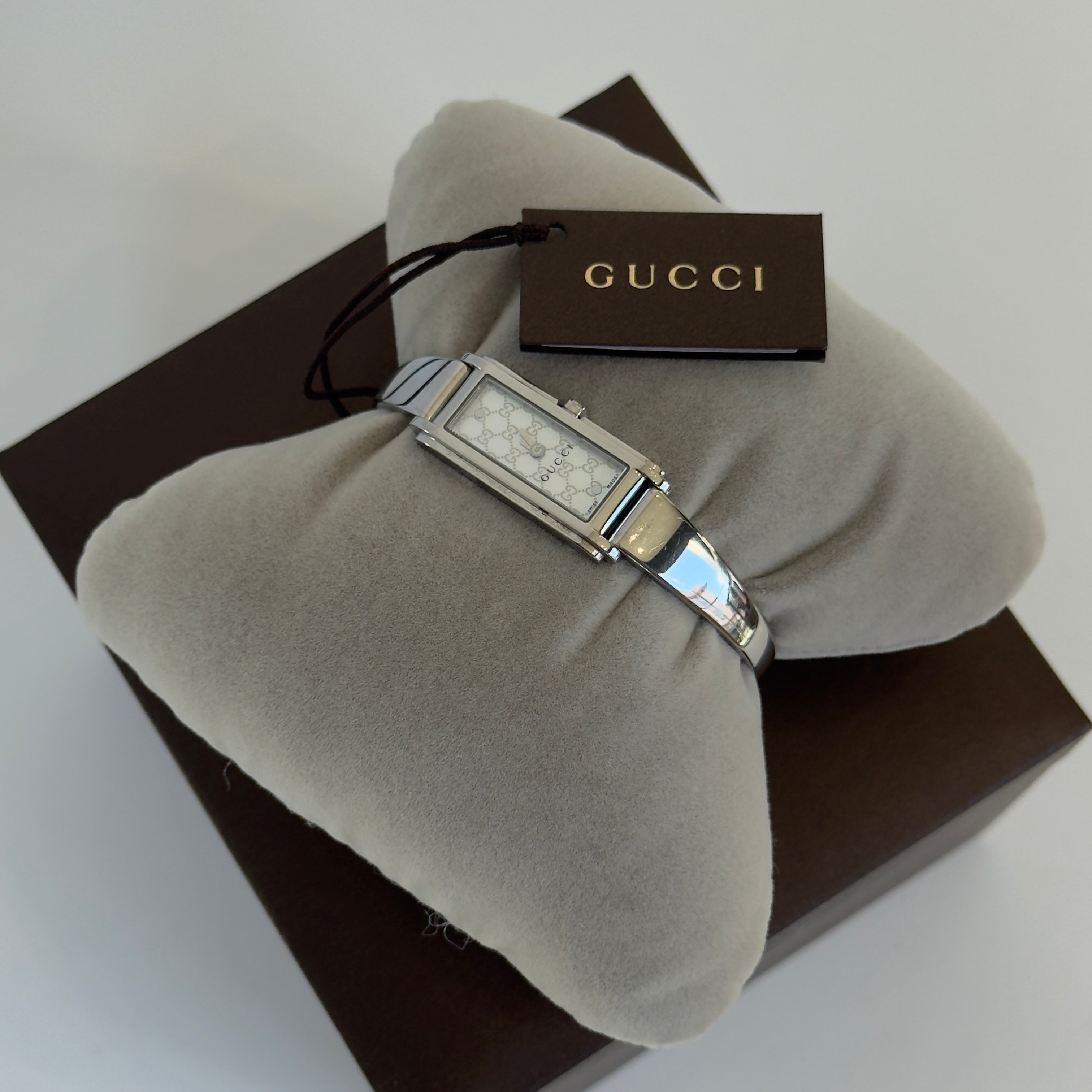 Gucci 1500L Mother of Pearl GG Dial Horsebit Bangle Watch - Queen May