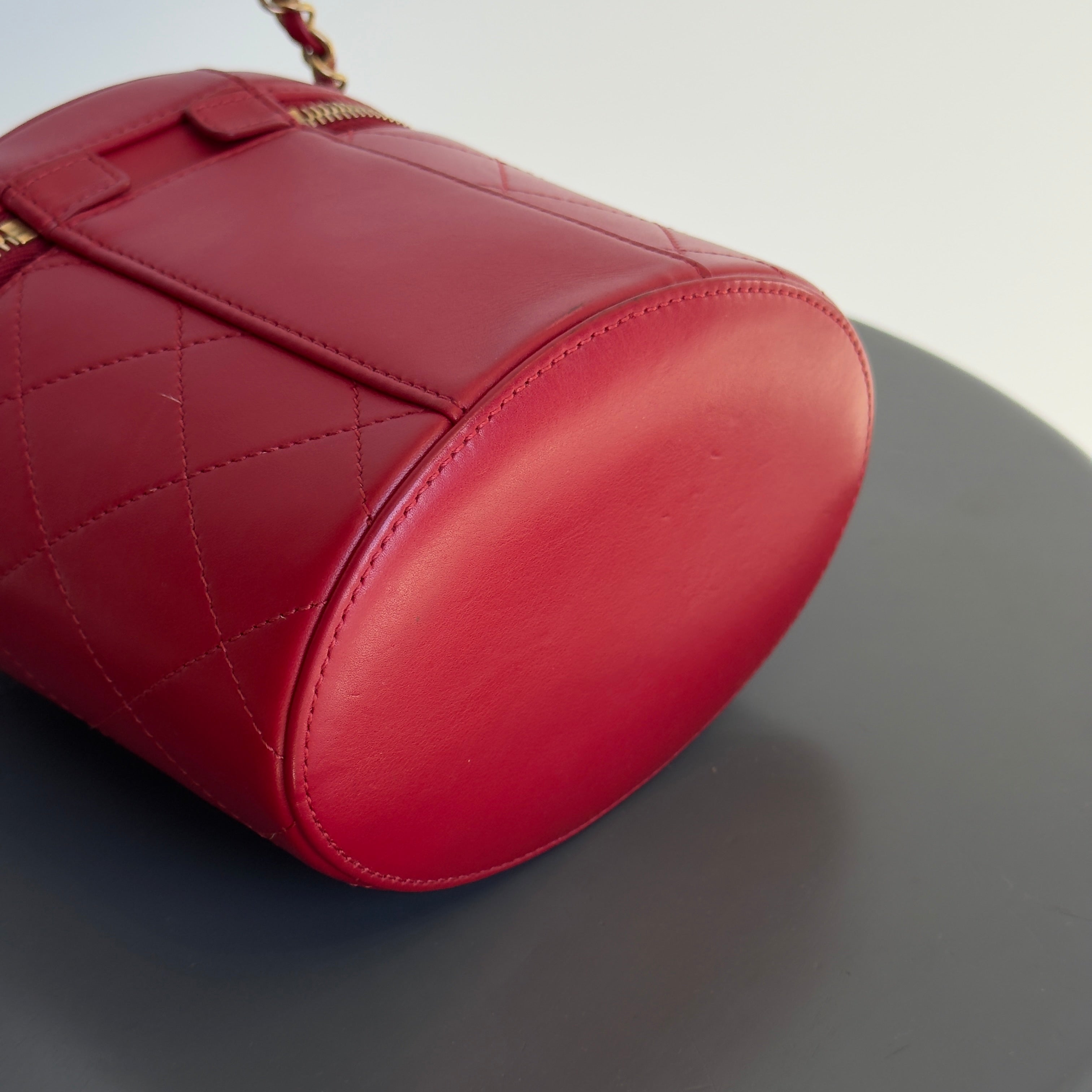 Chanel Pearl Logo Red Top Handle Vanity Case With Chain - Queen May