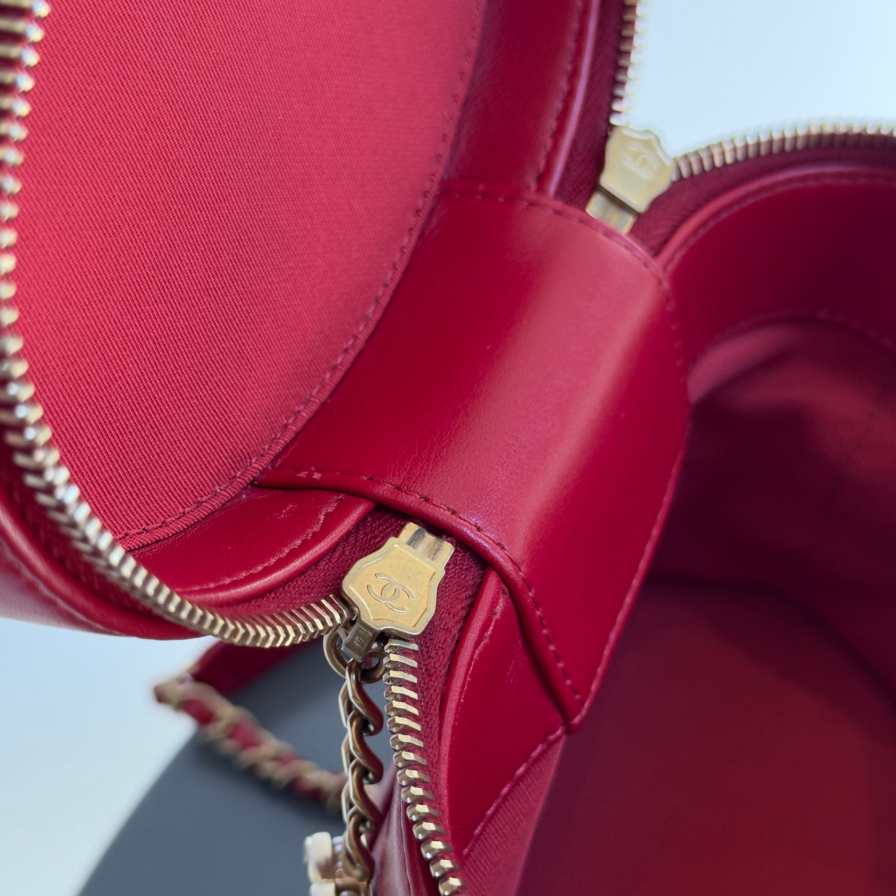 Chanel Pearl Logo Red Top Handle Vanity Case With Chain - Queen May