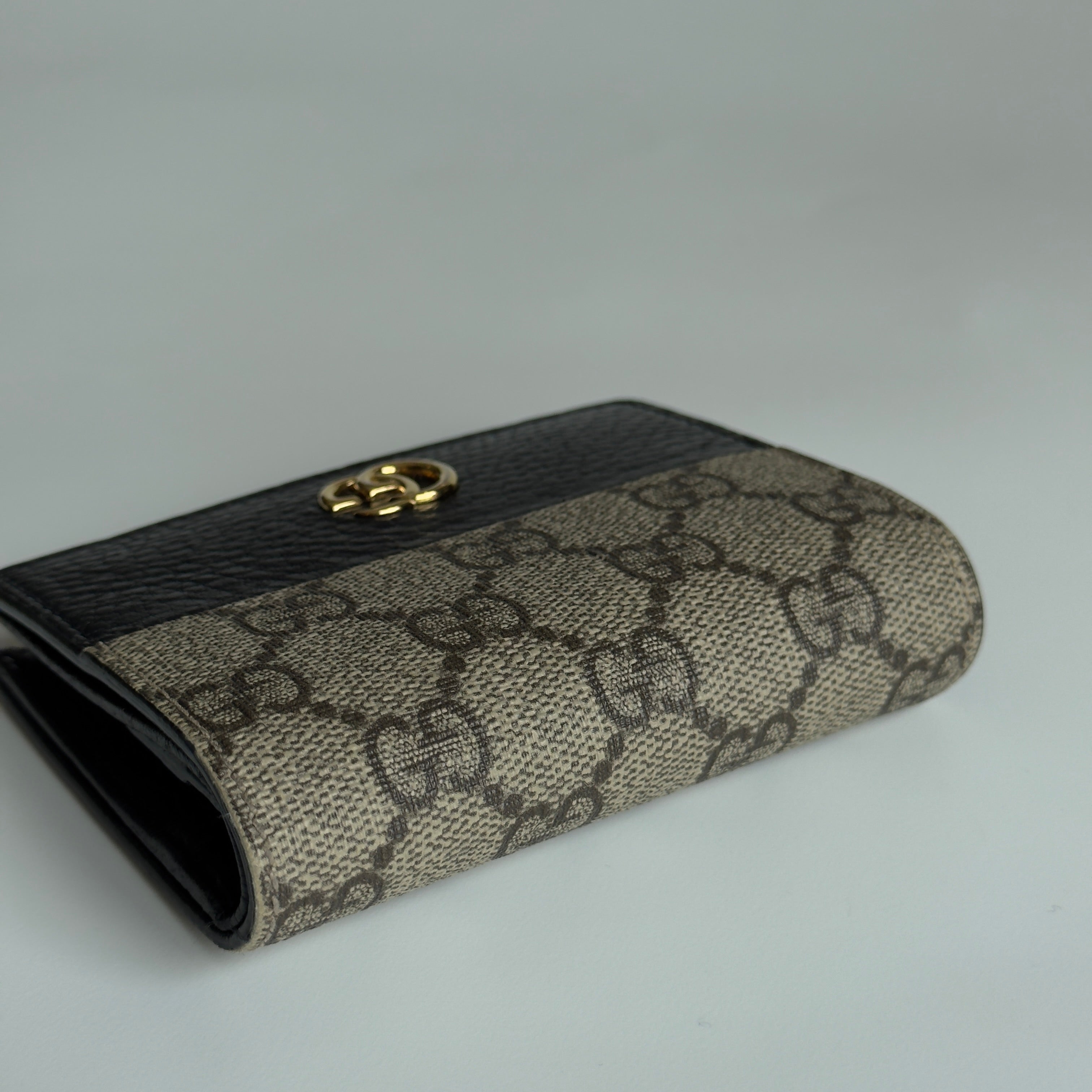 Gucci GG Marmont Bi-Color Card Case Wallet In Black Leather - Queen May