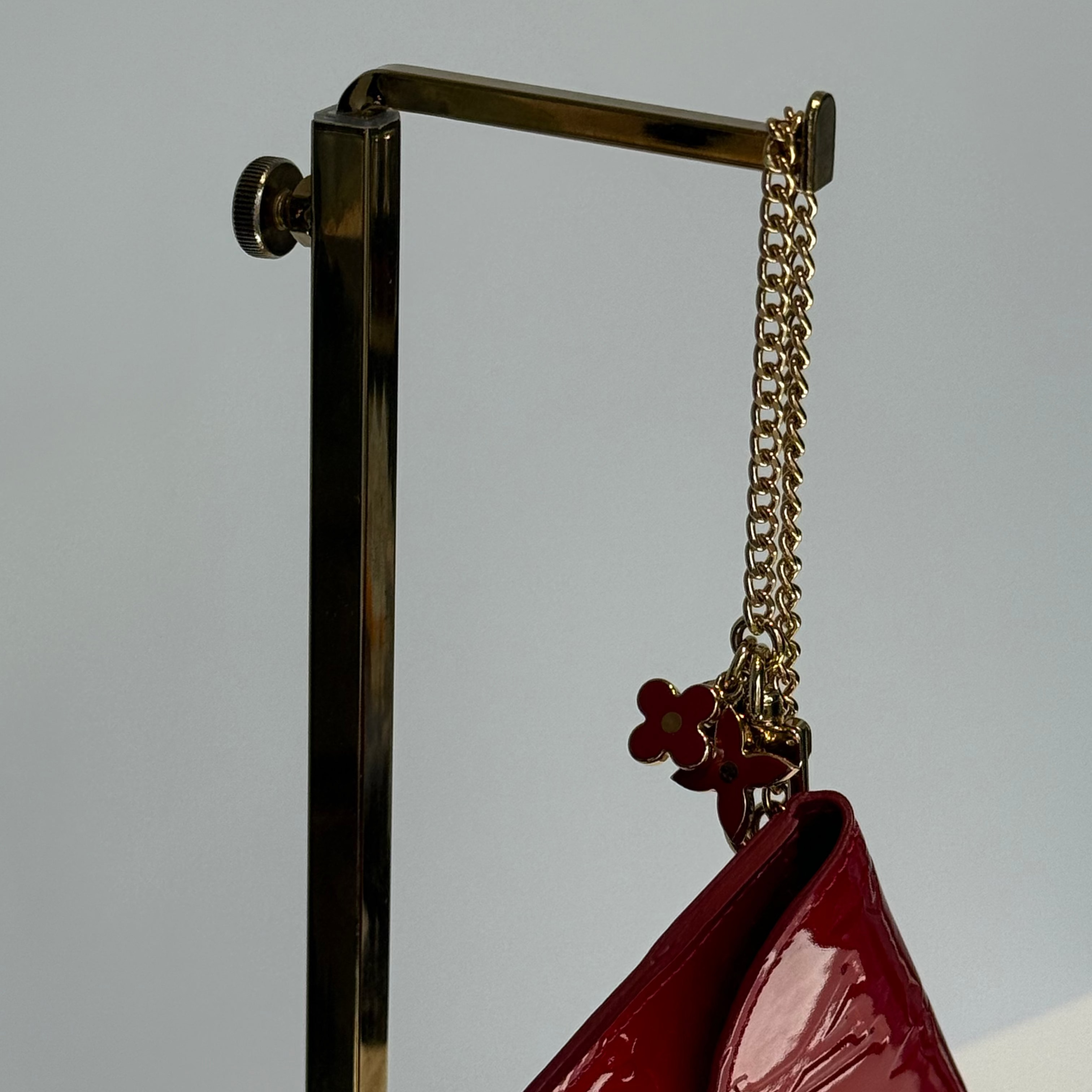 Louis Vuitton Vernis Envelope Plate Pouch Pomme D'Amour - Queen May