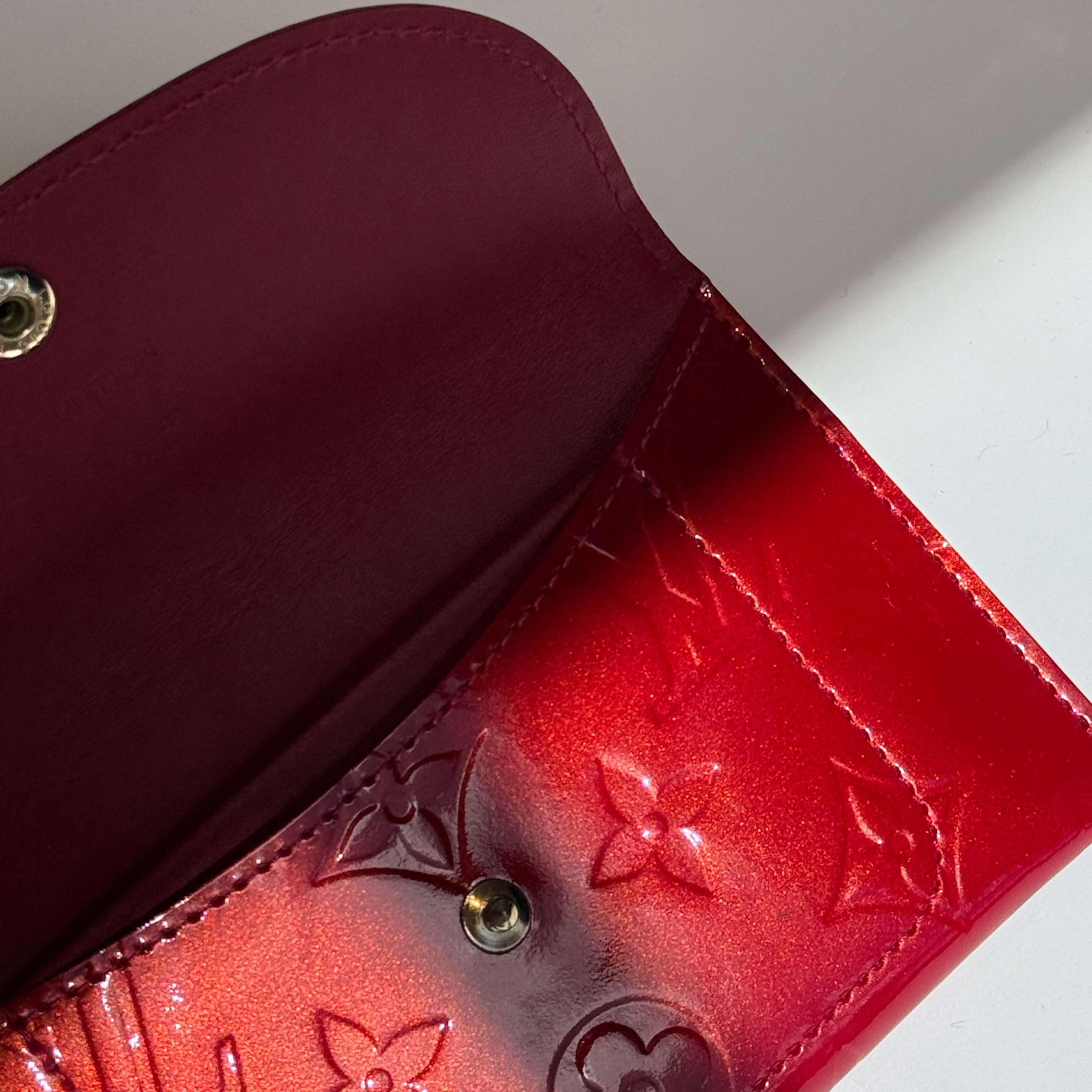Louis Vuitton Vernis Envelope Plate Pouch Pomme D'Amour - Queen May