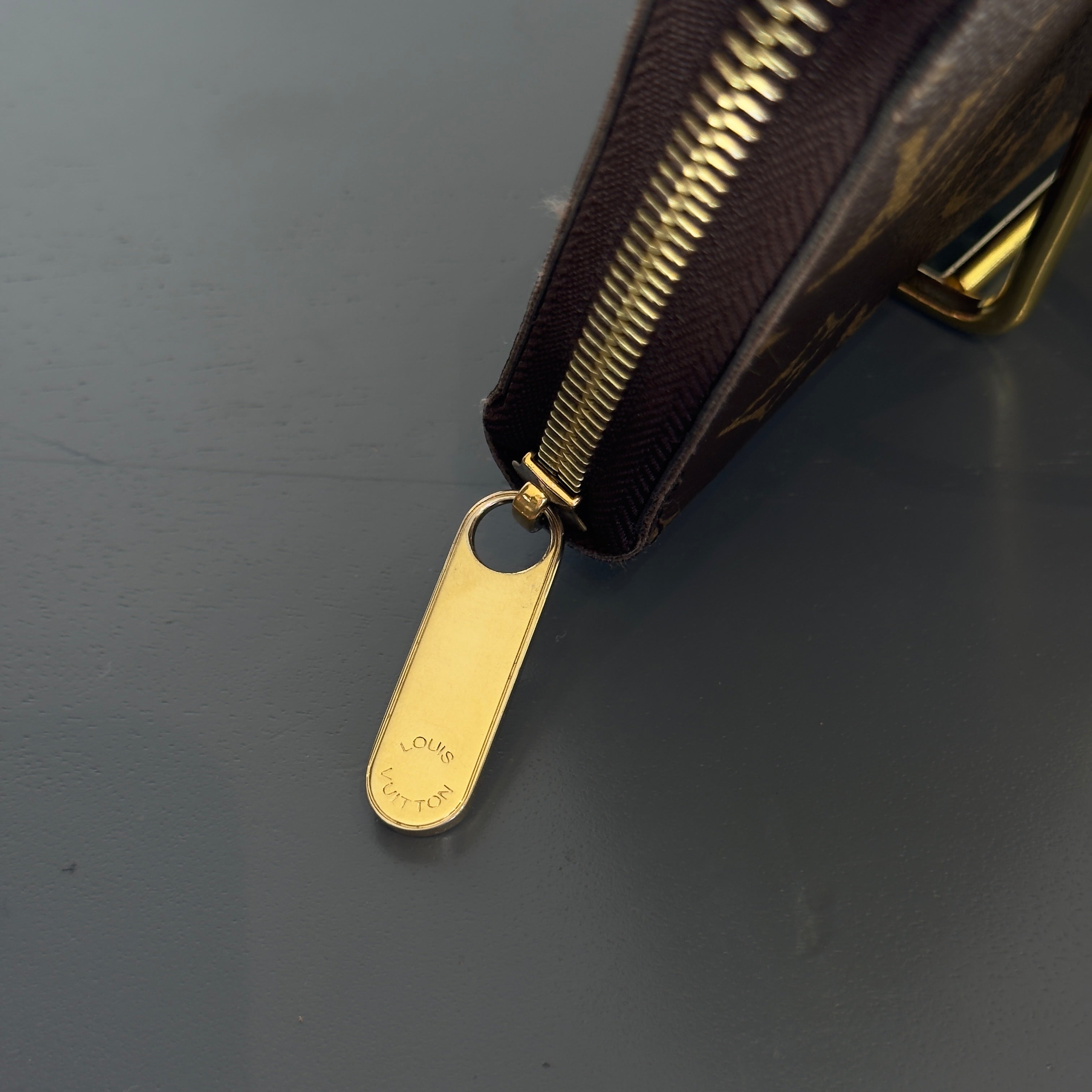 Louis Vuitton Zippy Wallet Monogram - Queen May