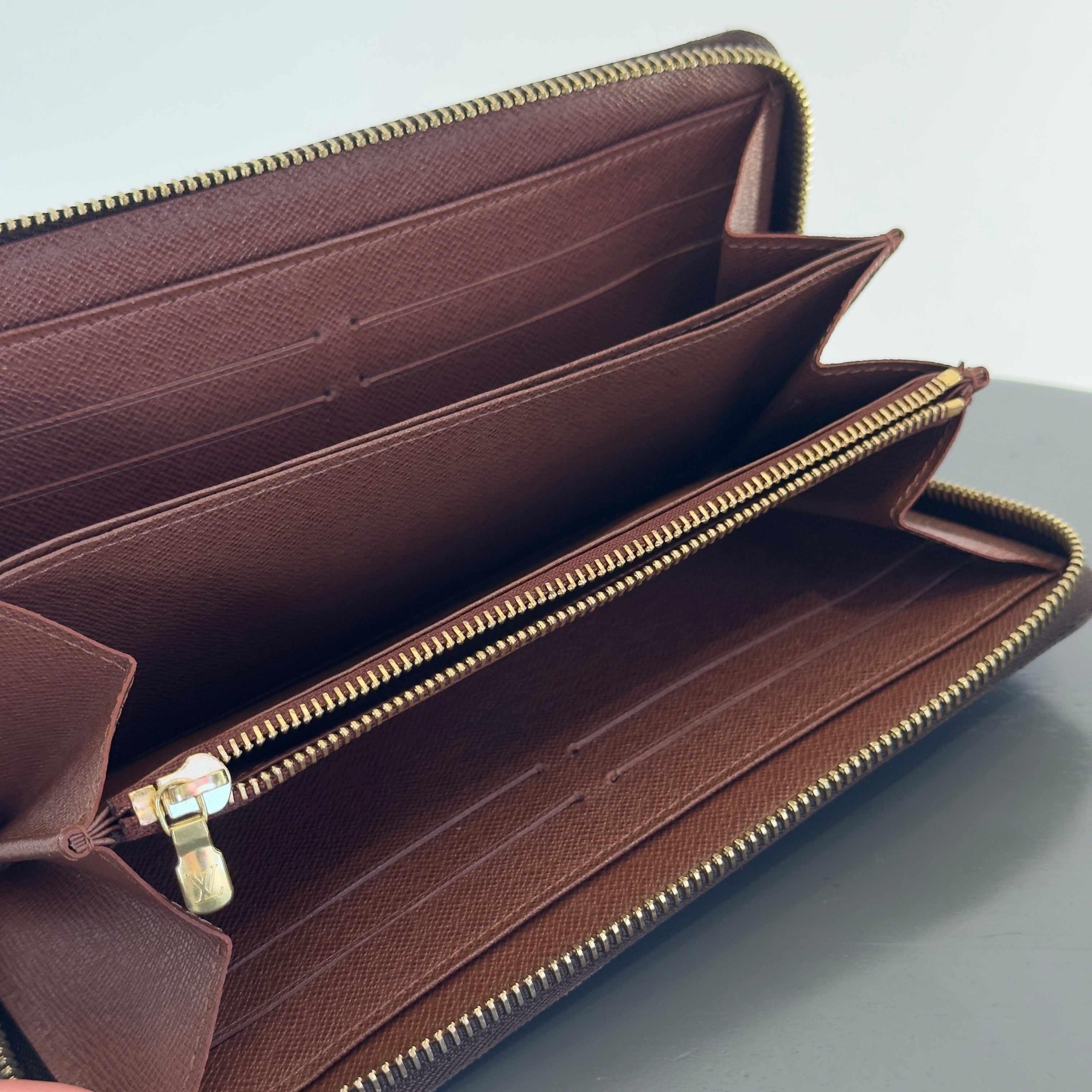 Louis Vuitton Zippy Wallet Monogram - Queen May
