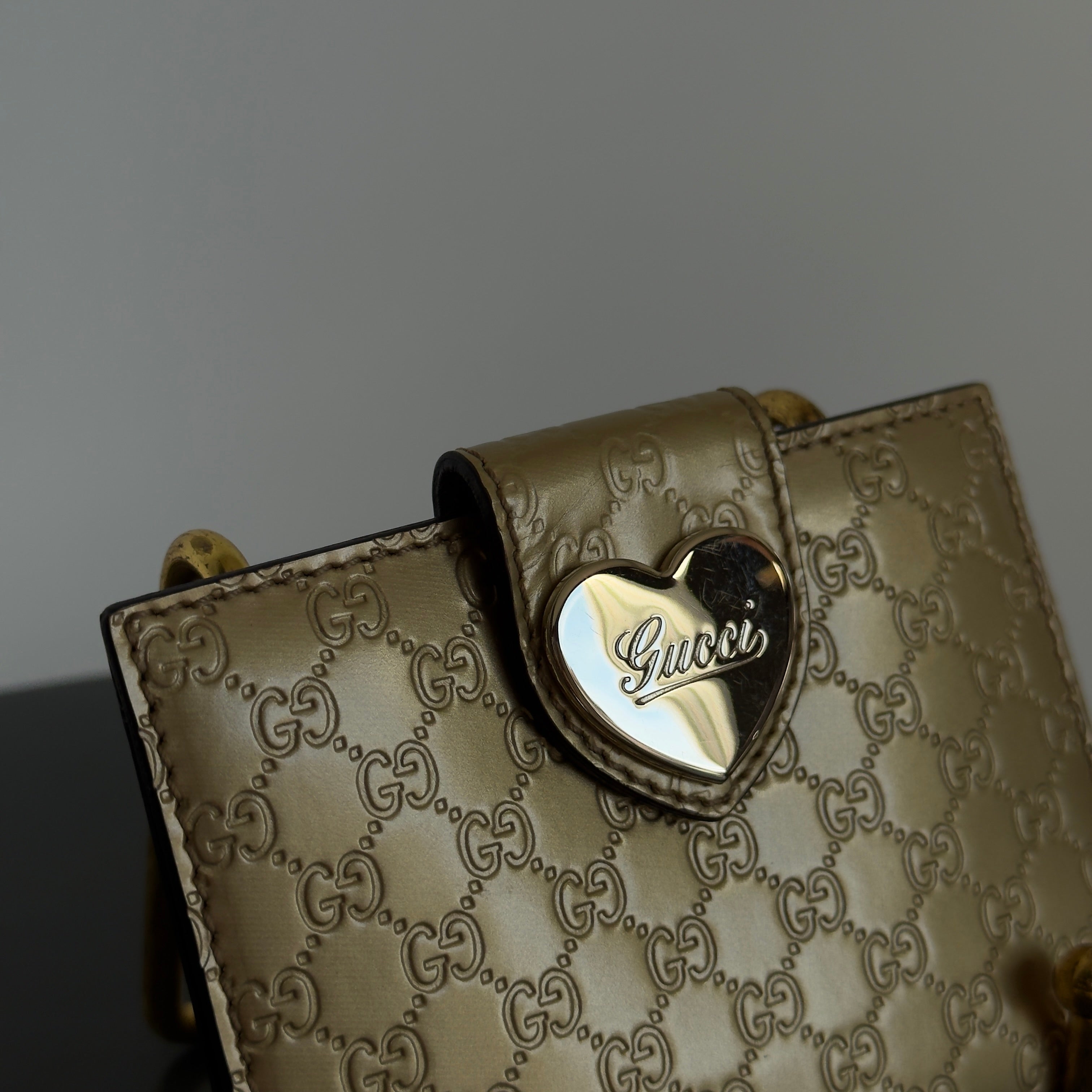 Gucci Metallic Heart Card Holder - Queen May